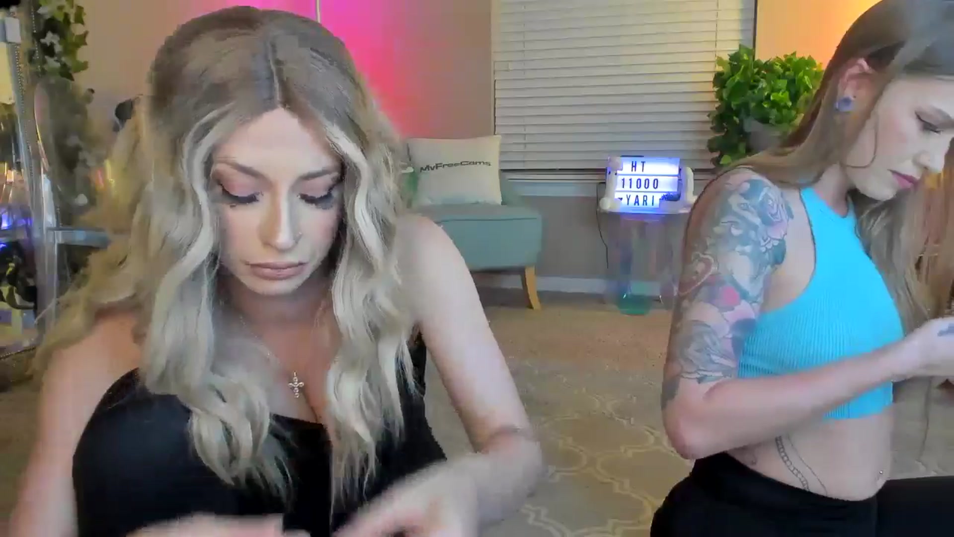 Gallery image thumbnail from ItsRoseRyder's myfreecams stream on, 11/17/2025, 08:27 image 2 of 20