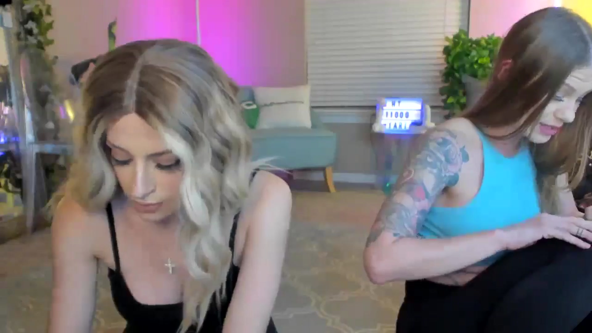 Gallery image thumbnail from ItsRoseRyder's myfreecams stream on, 11/17/2025, 08:27 image 3 of 20