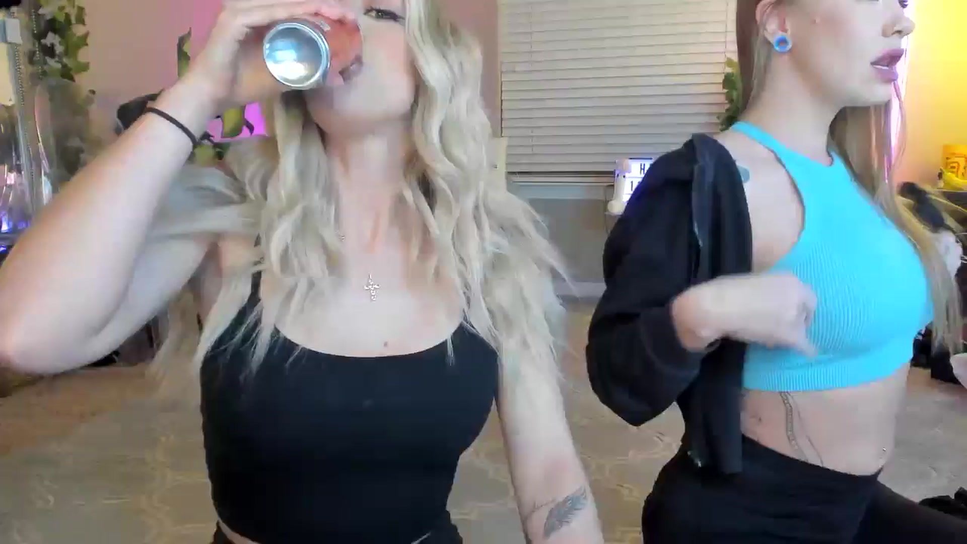 Gallery image thumbnail from ItsRoseRyder's myfreecams stream on, 11/17/2025, 08:27 image 1 of 20