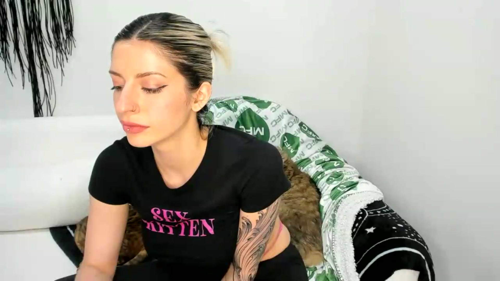 Gallery image thumbnail from ItsRoseRyder's myfreecams stream on, 05/14/2026, 07:06 image 2 of 20