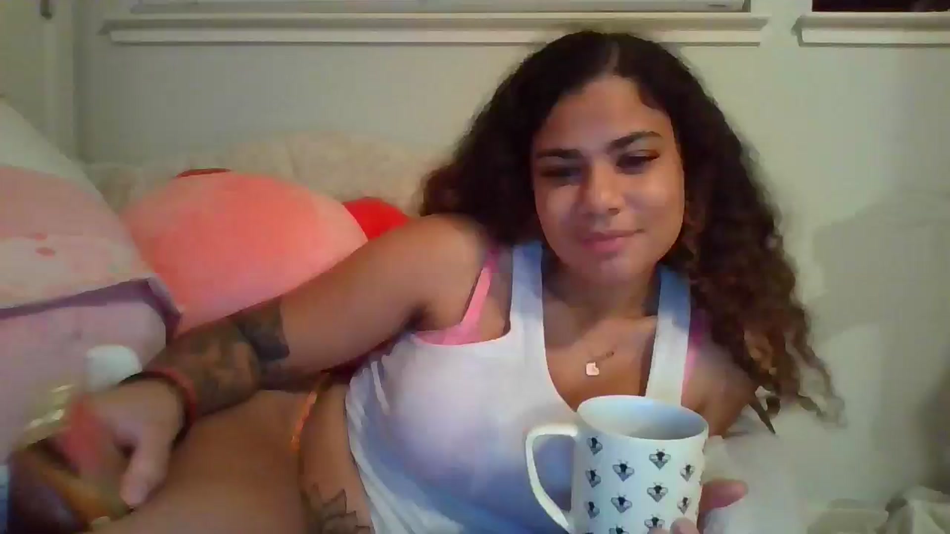 Gallery image thumbnail from ItsValentinax's myfreecams stream on, 11/25/2024, 08:47 image 4 of 20