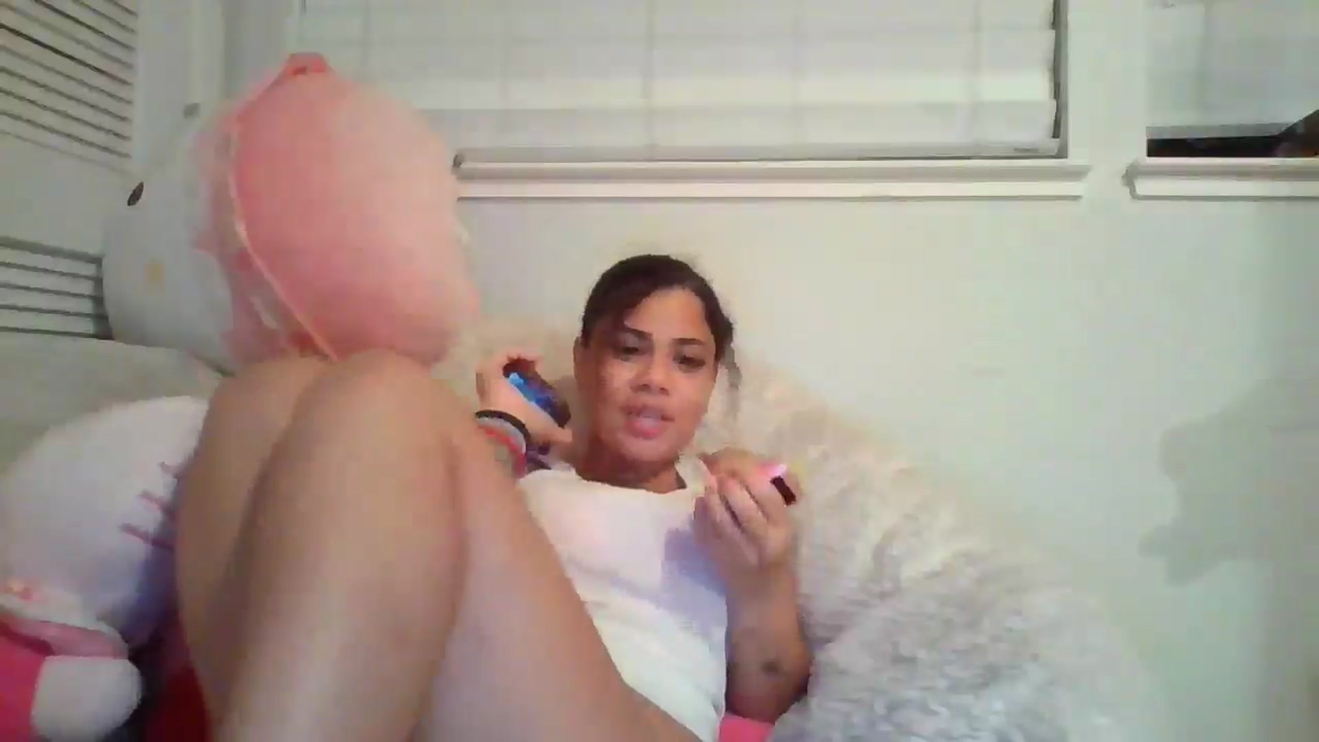 Gallery image thumbnail from ItsValentinax's myfreecams stream on, 11/25/2024, 08:47 image 9 of 20