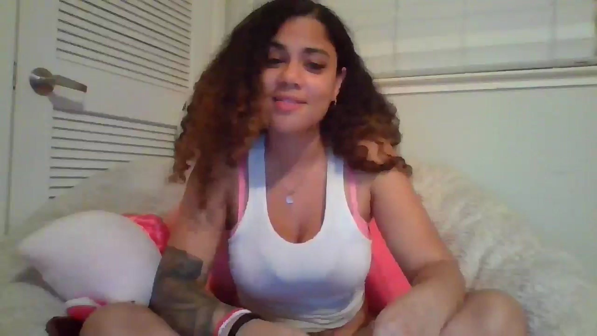Gallery image thumbnail from ItsValentinax's myfreecams stream on, 11/25/2024, 08:47 image 12 of 20