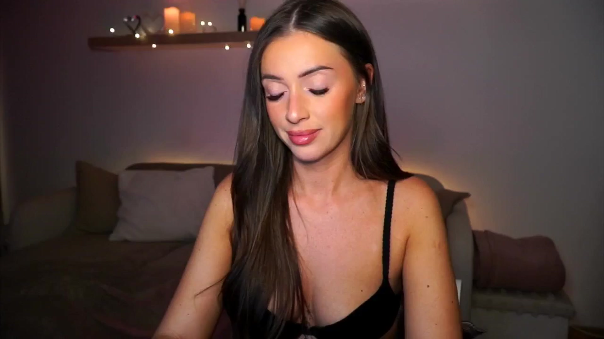 Gallery image thumbnail from Its_Ana's myfreecams stream on, 09/18/2024, 22:14 image 4 of 20