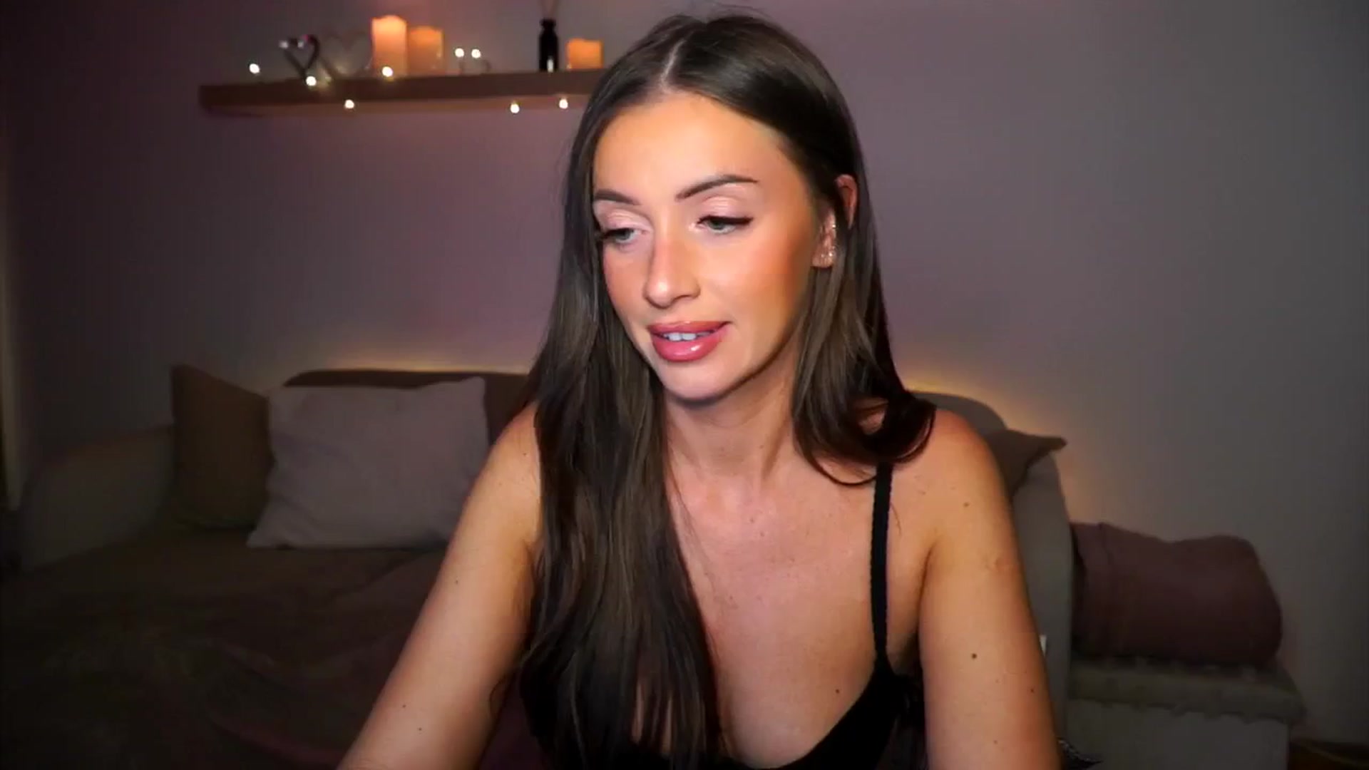 Gallery image thumbnail from Its_Ana's myfreecams stream on, 09/18/2024, 22:14 image 6 of 20