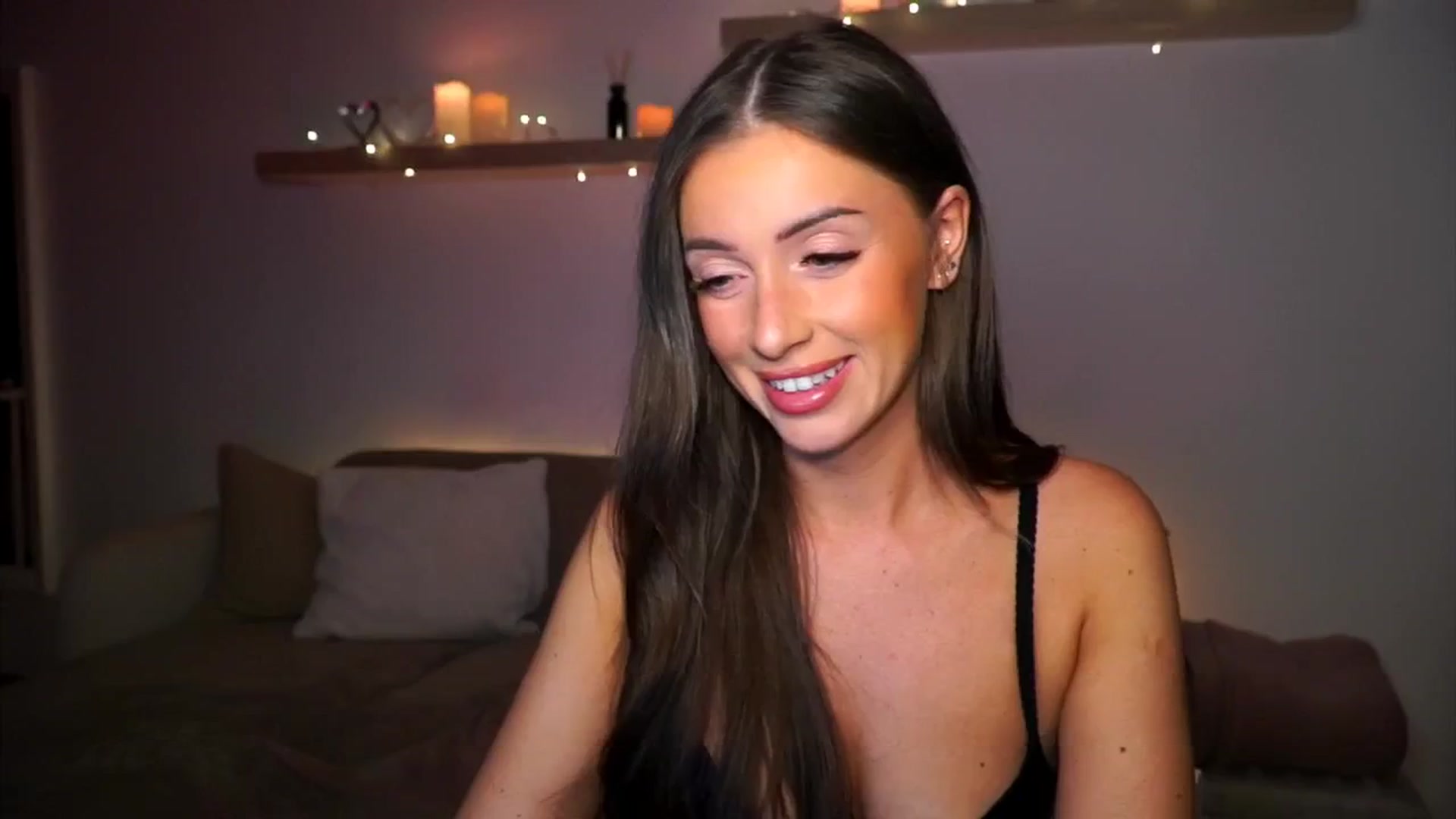 Gallery image thumbnail from Its_Ana's myfreecams stream on, 09/18/2024, 22:14 image 12 of 20