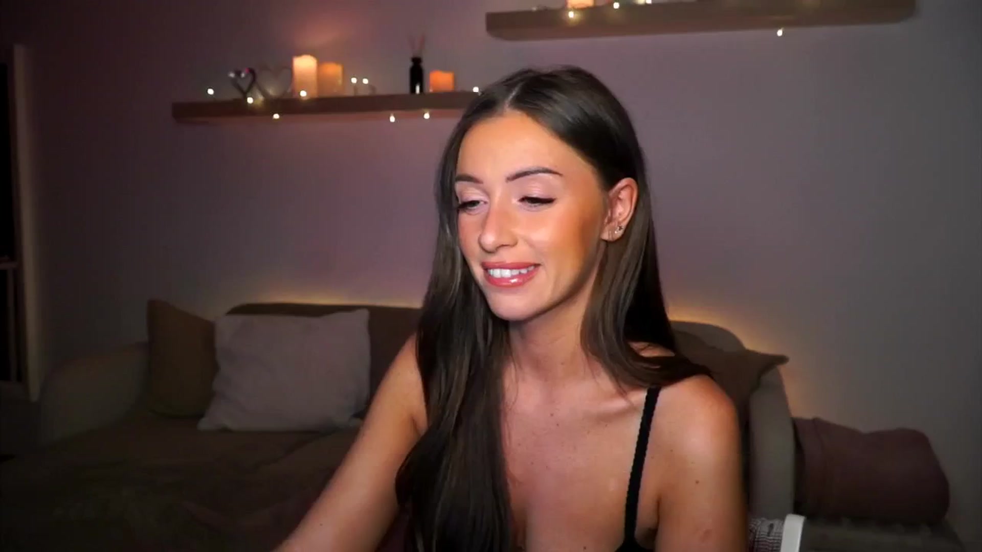 Gallery image thumbnail from Its_Ana's myfreecams stream on, 09/18/2024, 22:14 image 13 of 20