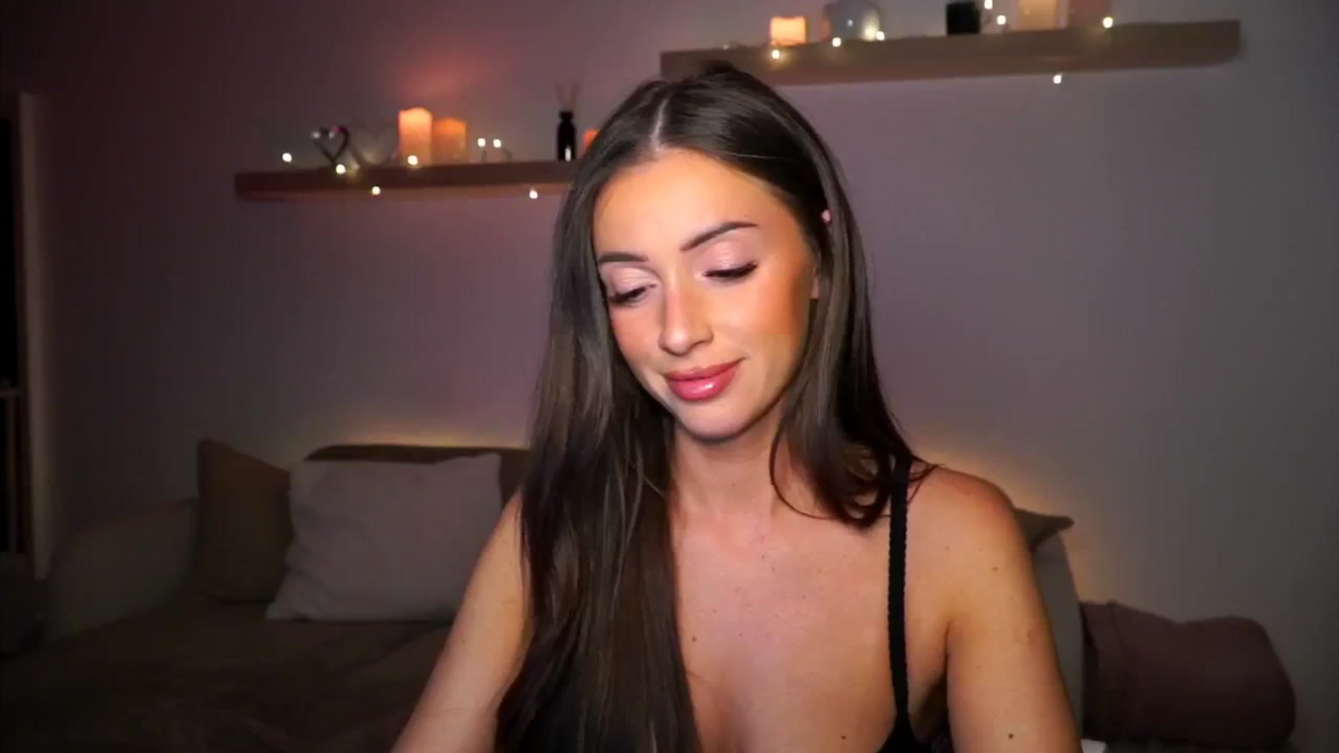 Gallery image thumbnail from Its_Ana's myfreecams stream on, 09/18/2024, 22:14 image 10 of 20