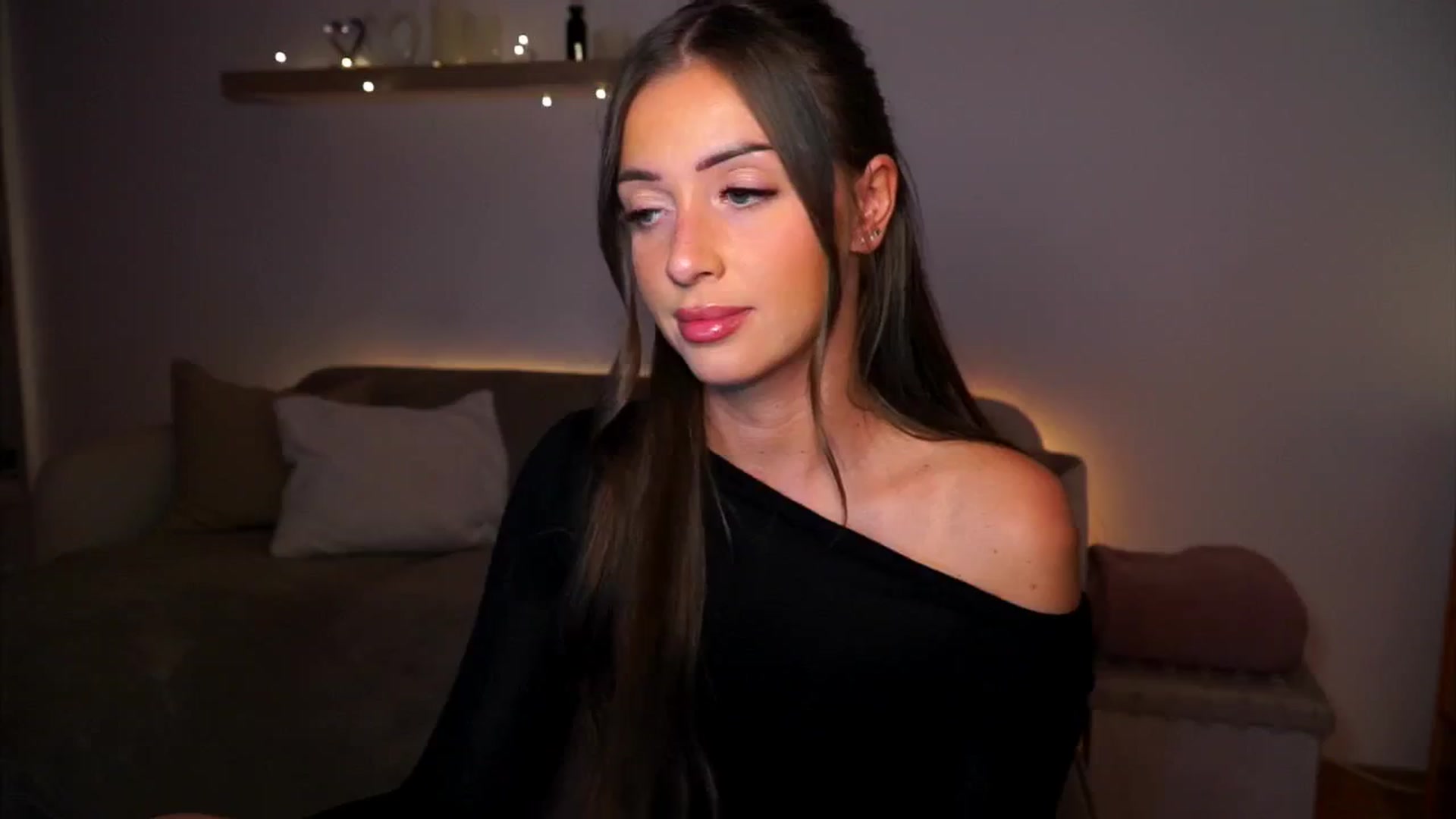 Gallery image thumbnail from Its_Ana's myfreecams stream on, 10/05/2024, 21:57 image 16 of 20