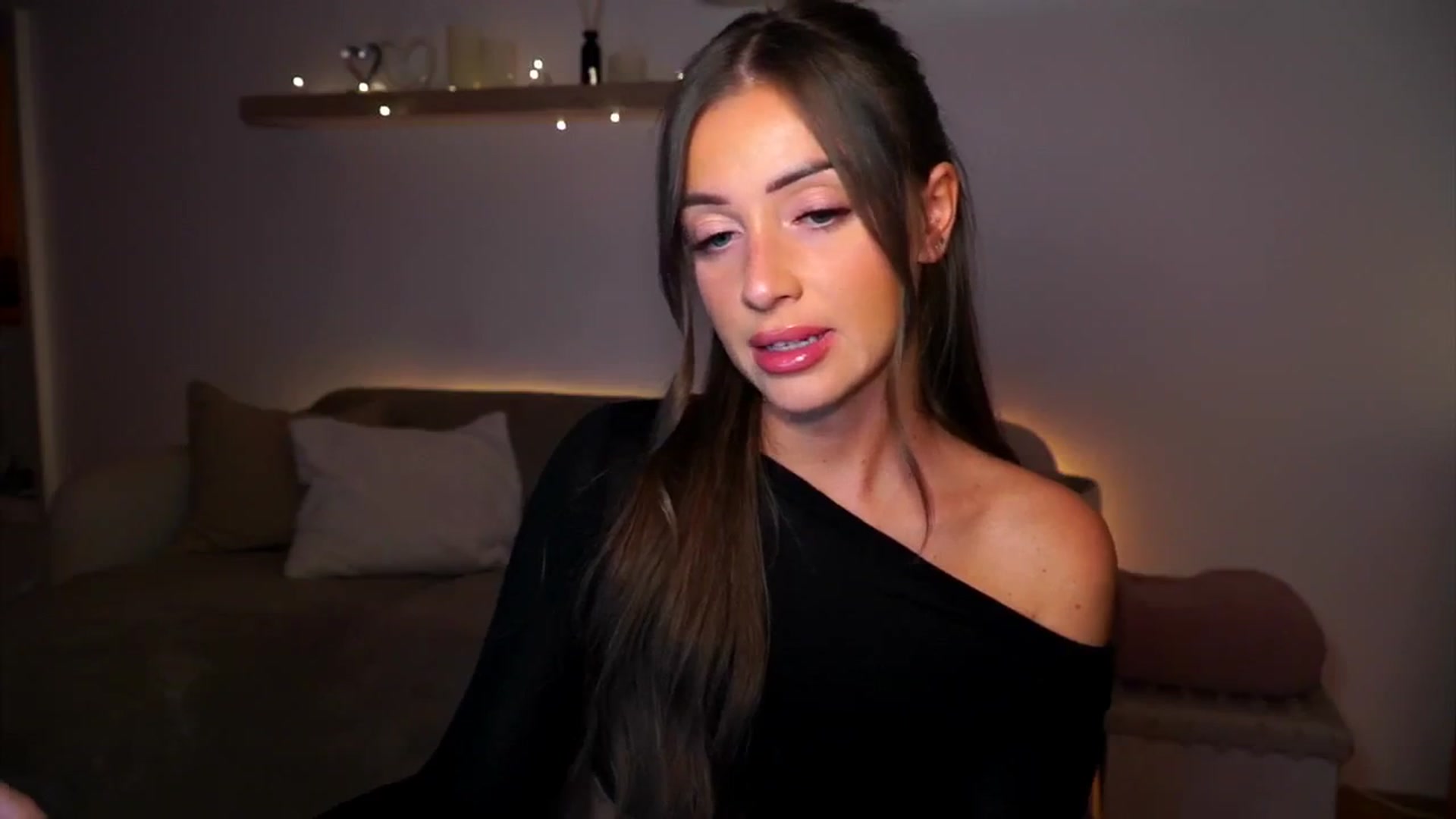 Gallery image thumbnail from Its_Ana's myfreecams stream on, 10/05/2024, 21:57 image 15 of 20