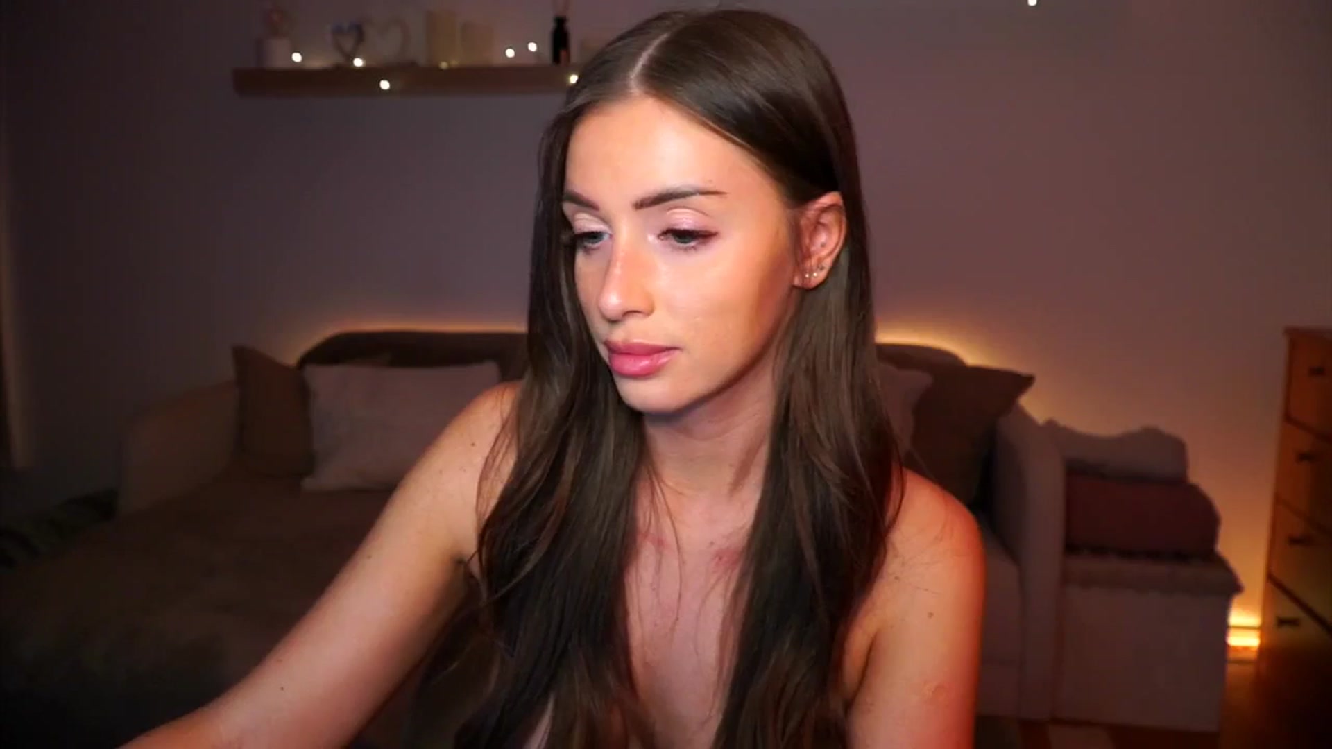 Gallery image thumbnail from Its_Ana's myfreecams stream on, 10/15/2024, 22:46 image 19 of 20