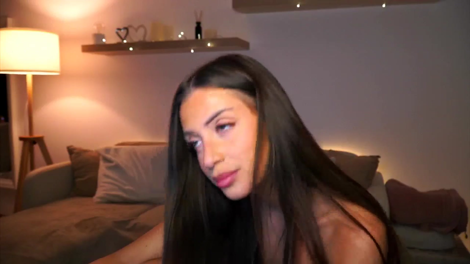Gallery image thumbnail from Its_Ana's myfreecams stream on, 10/17/2024, 21:53 image 17 of 20