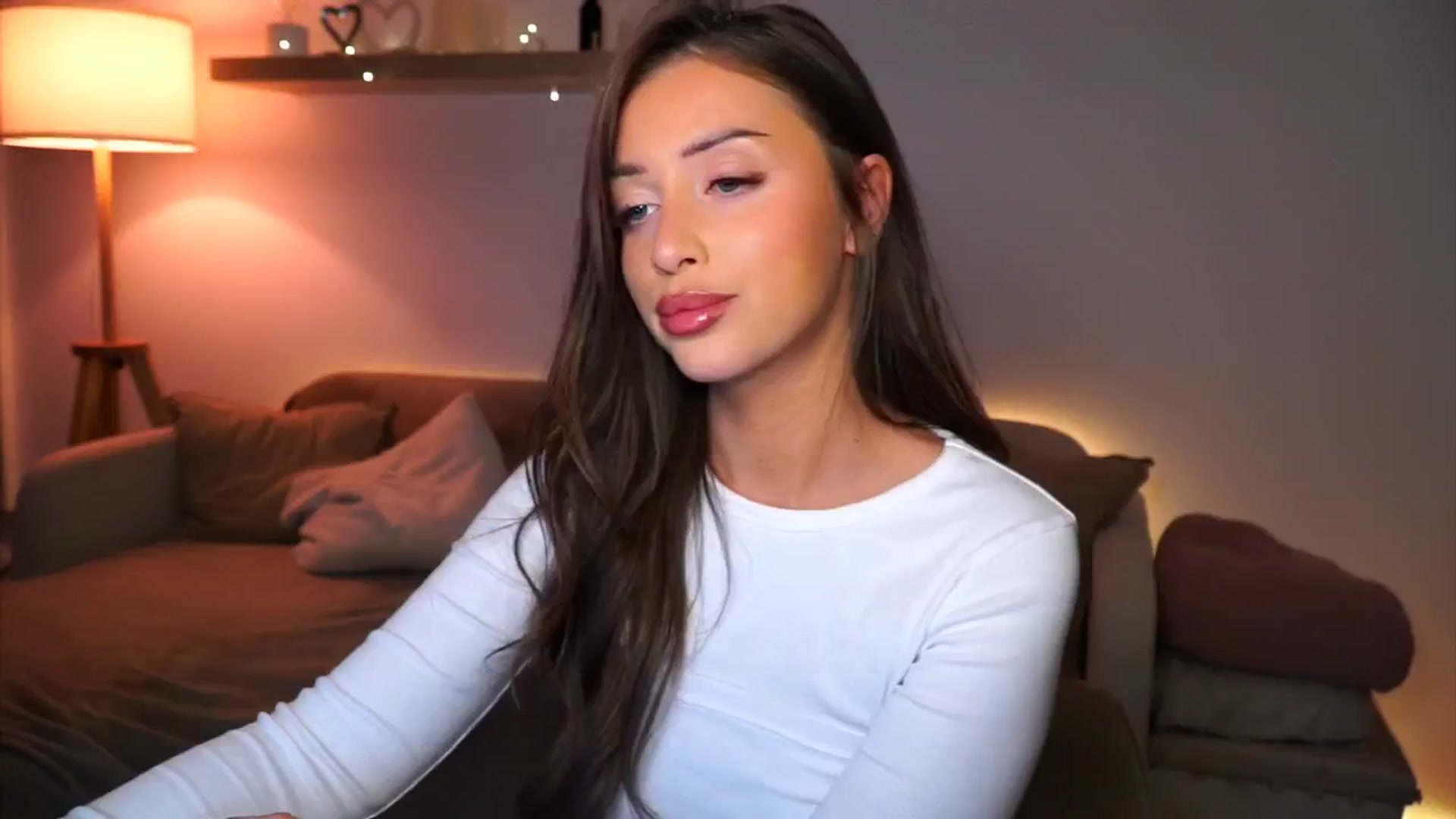 Gallery image thumbnail from Its_Ana's myfreecams stream on, 10/22/2024, 22:22 image 19 of 20