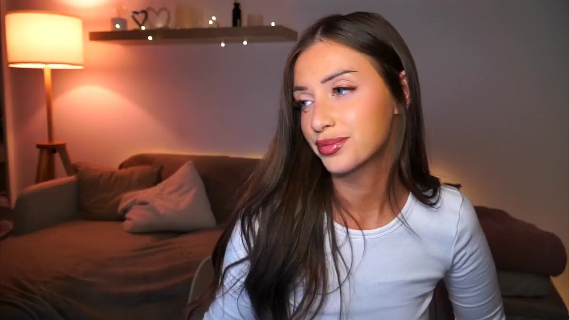 Gallery image thumbnail from Its_Ana's myfreecams stream on, 10/22/2024, 22:22 image 6 of 20