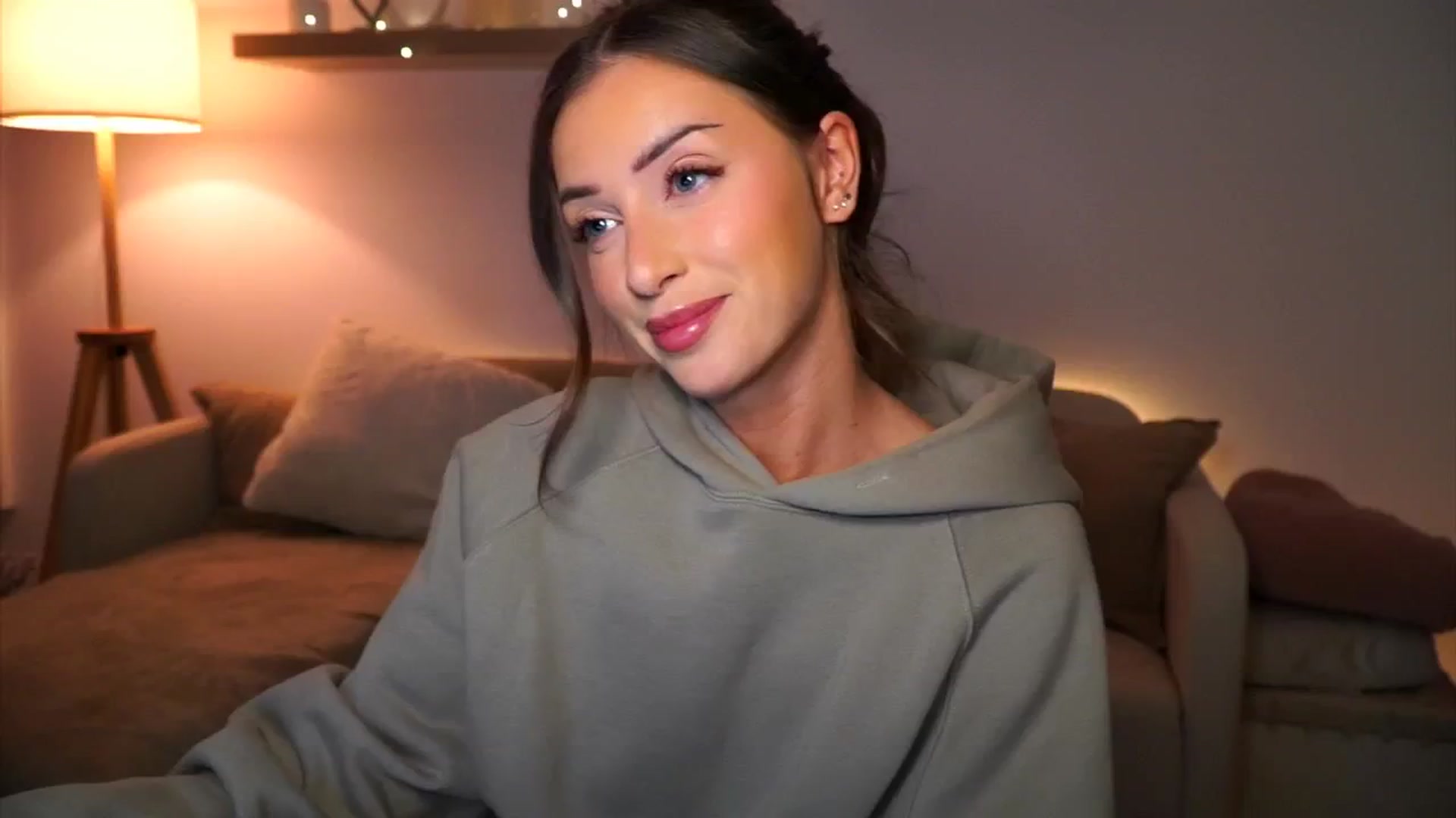Gallery image thumbnail from Its_Ana's myfreecams stream on, 10/24/2024, 22:07 image 6 of 20