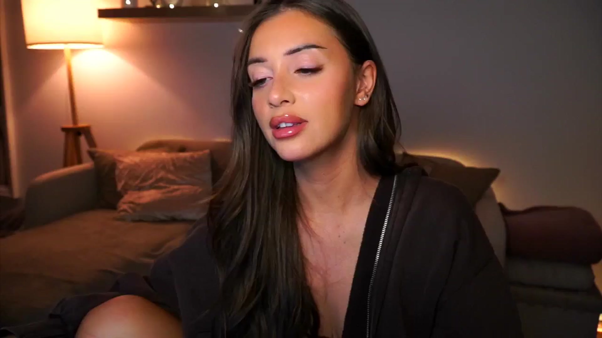 Gallery image thumbnail from Its_Ana's myfreecams stream on, 11/03/2024, 23:39 image 10 of 20