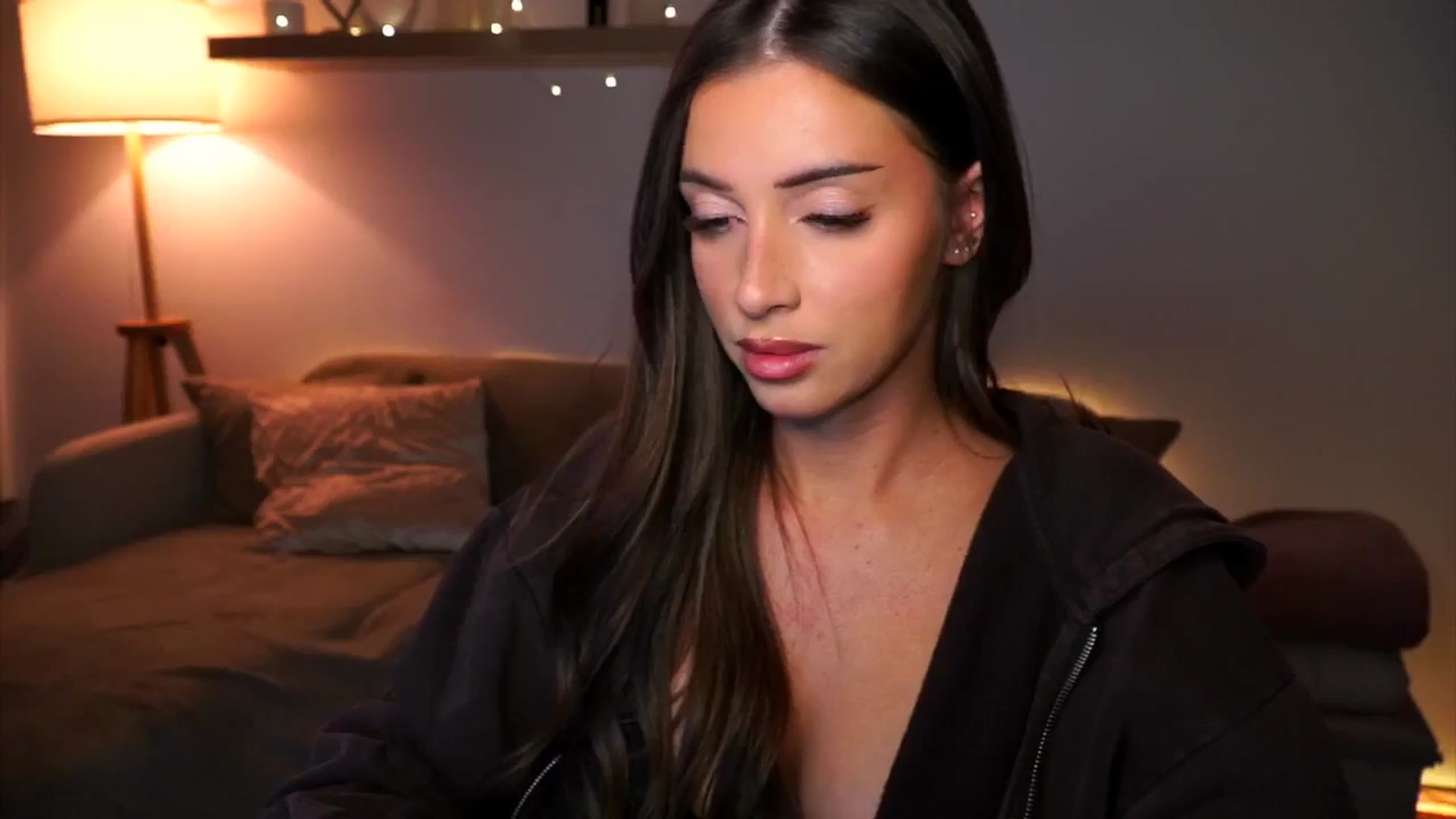 Gallery image thumbnail from Its_Ana's myfreecams stream on, 11/03/2024, 23:39 image 6 of 20