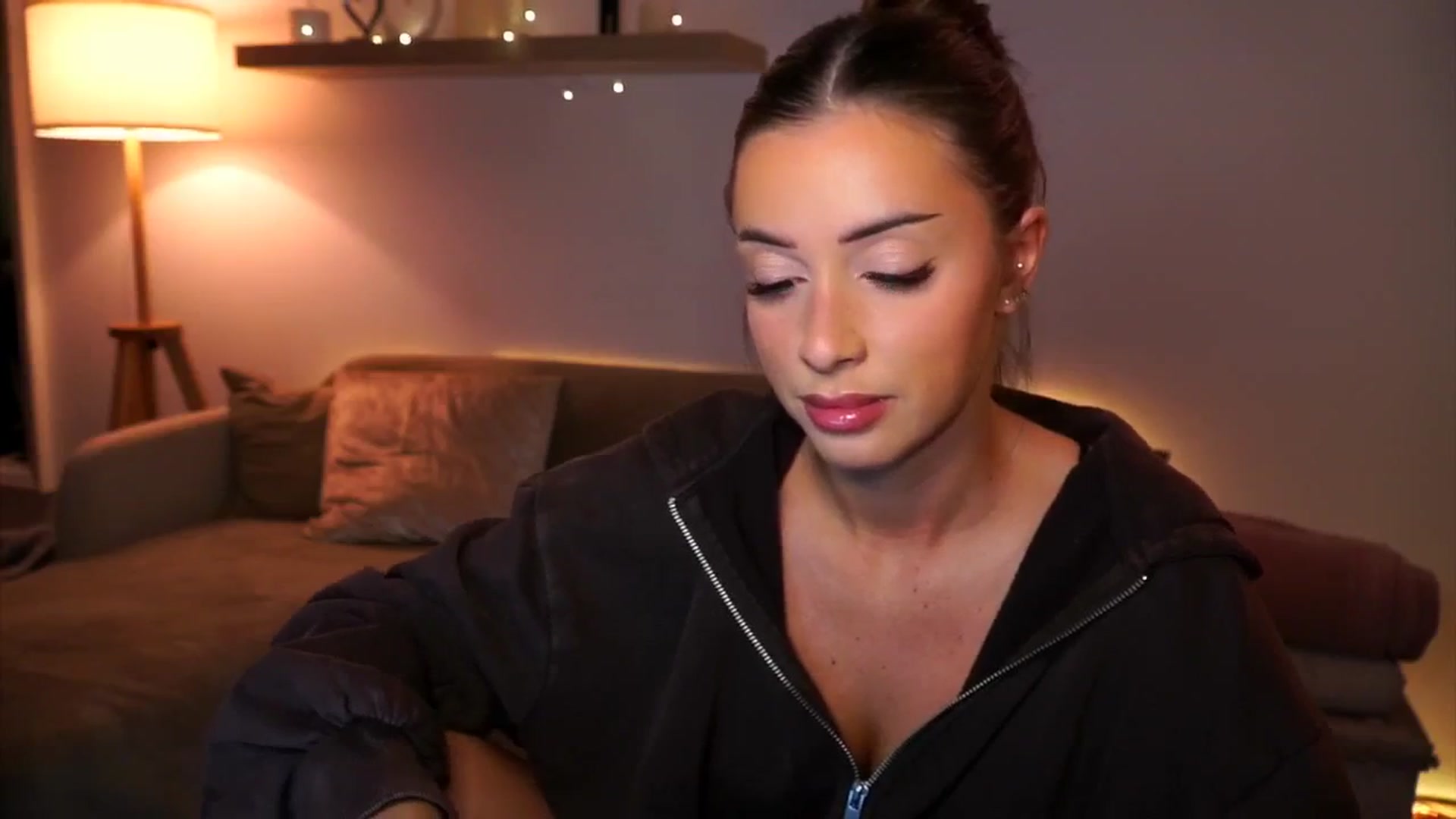 Gallery image thumbnail from Its_Ana's myfreecams stream on, 11/06/2024, 21:54 image 9 of 20