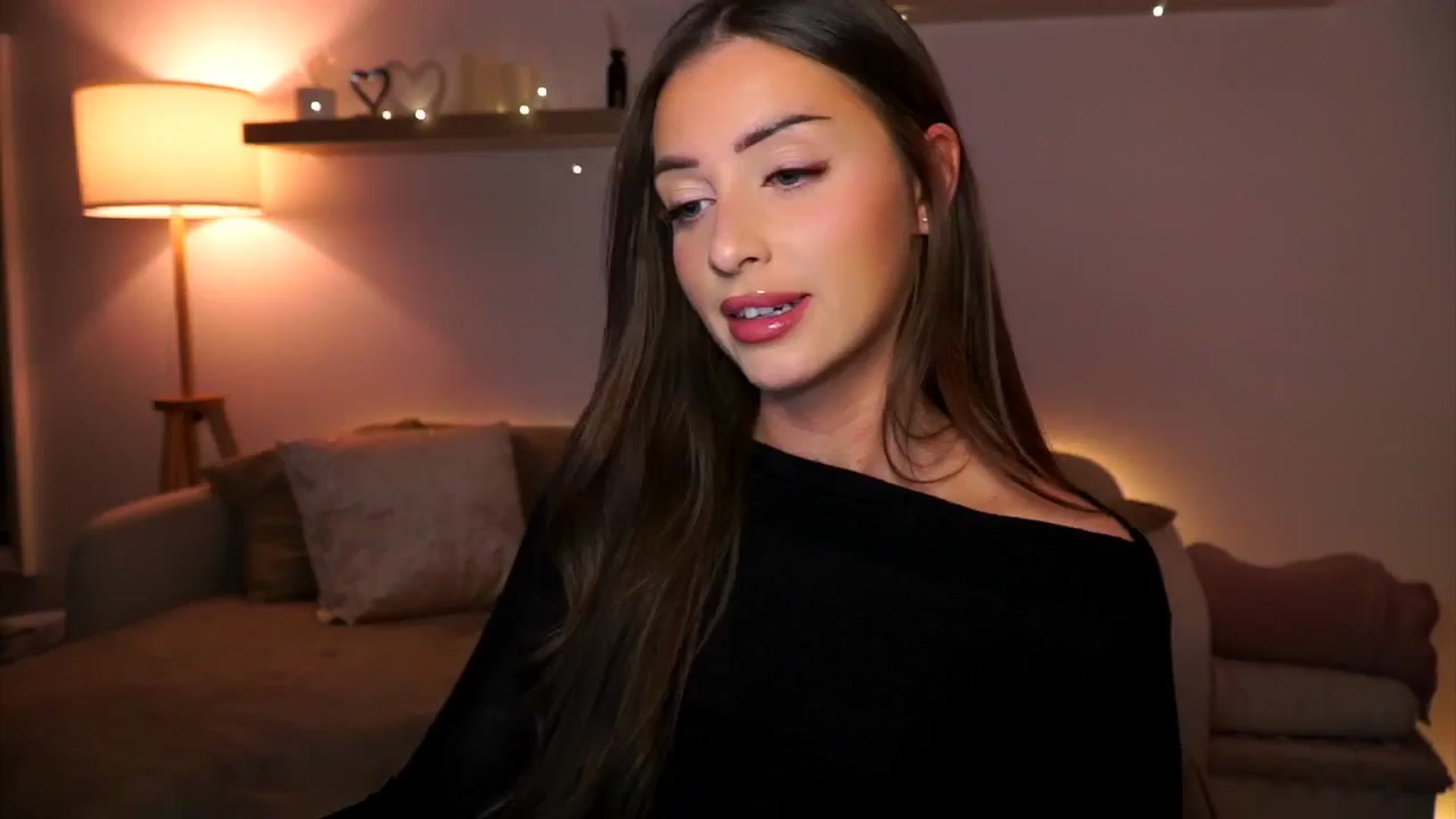 Gallery image thumbnail from Its_Ana's myfreecams stream on, 11/12/2024, 21:22 image 13 of 20