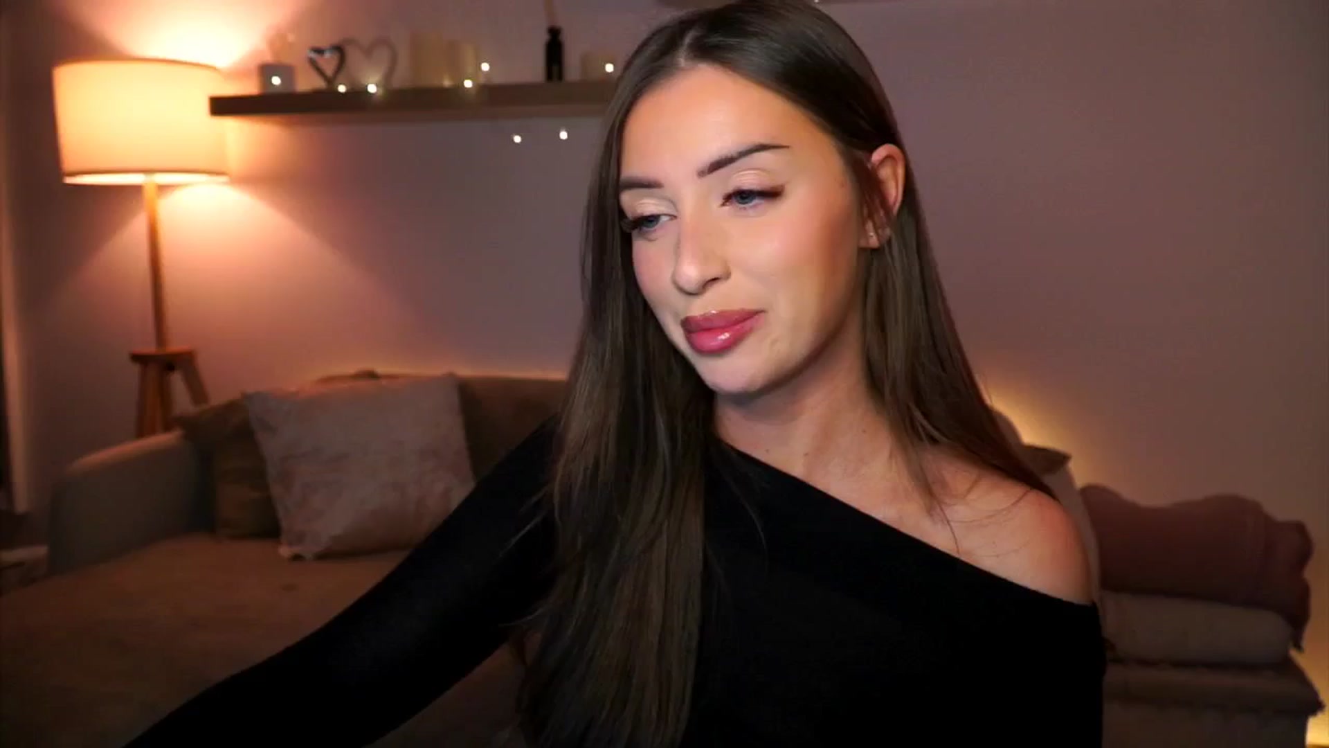 Gallery image thumbnail from Its_Ana's myfreecams stream on, 11/12/2024, 21:22 image 6 of 20