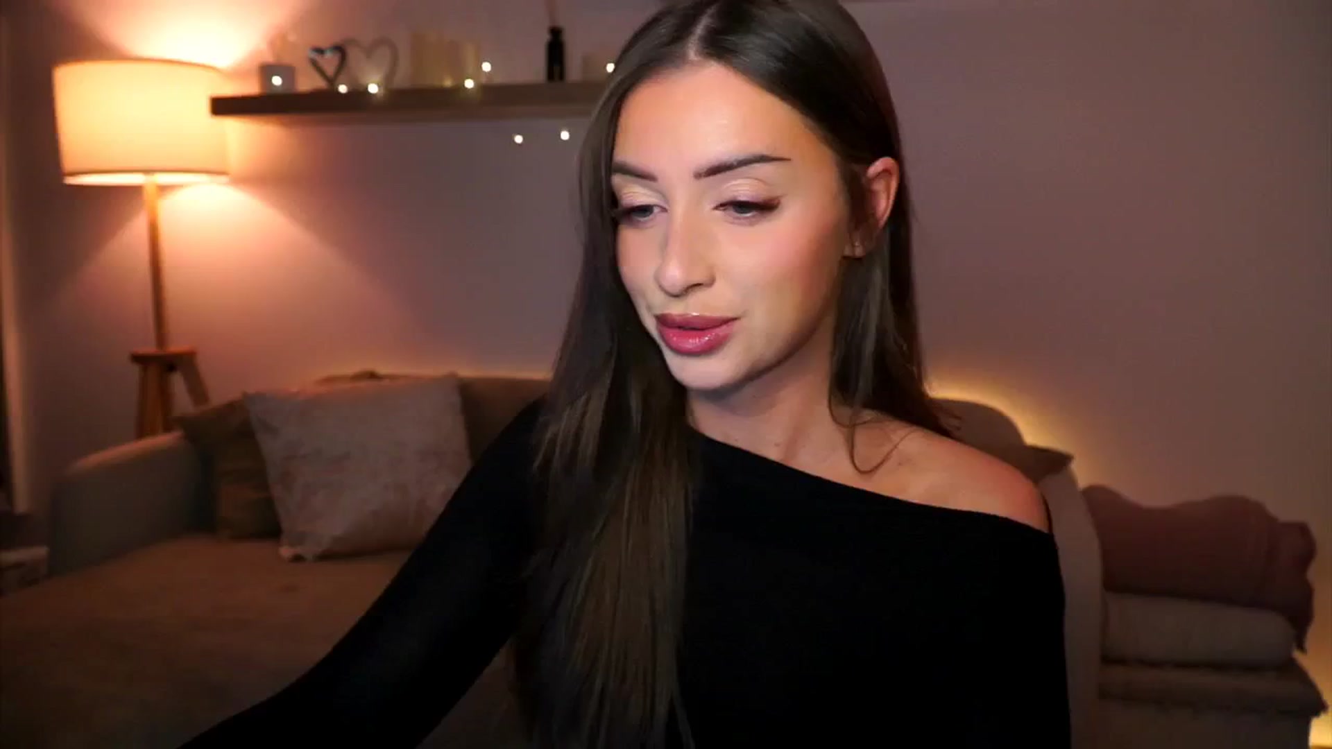 Gallery image thumbnail from Its_Ana's myfreecams stream on, 11/12/2024, 21:22 image 7 of 20