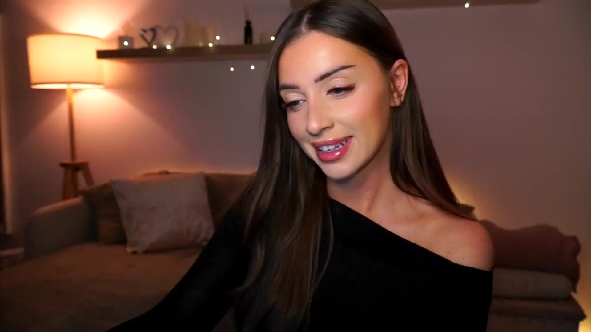 Gallery image thumbnail from Its_Ana's myfreecams stream on, 11/12/2024, 21:22 image 19 of 20