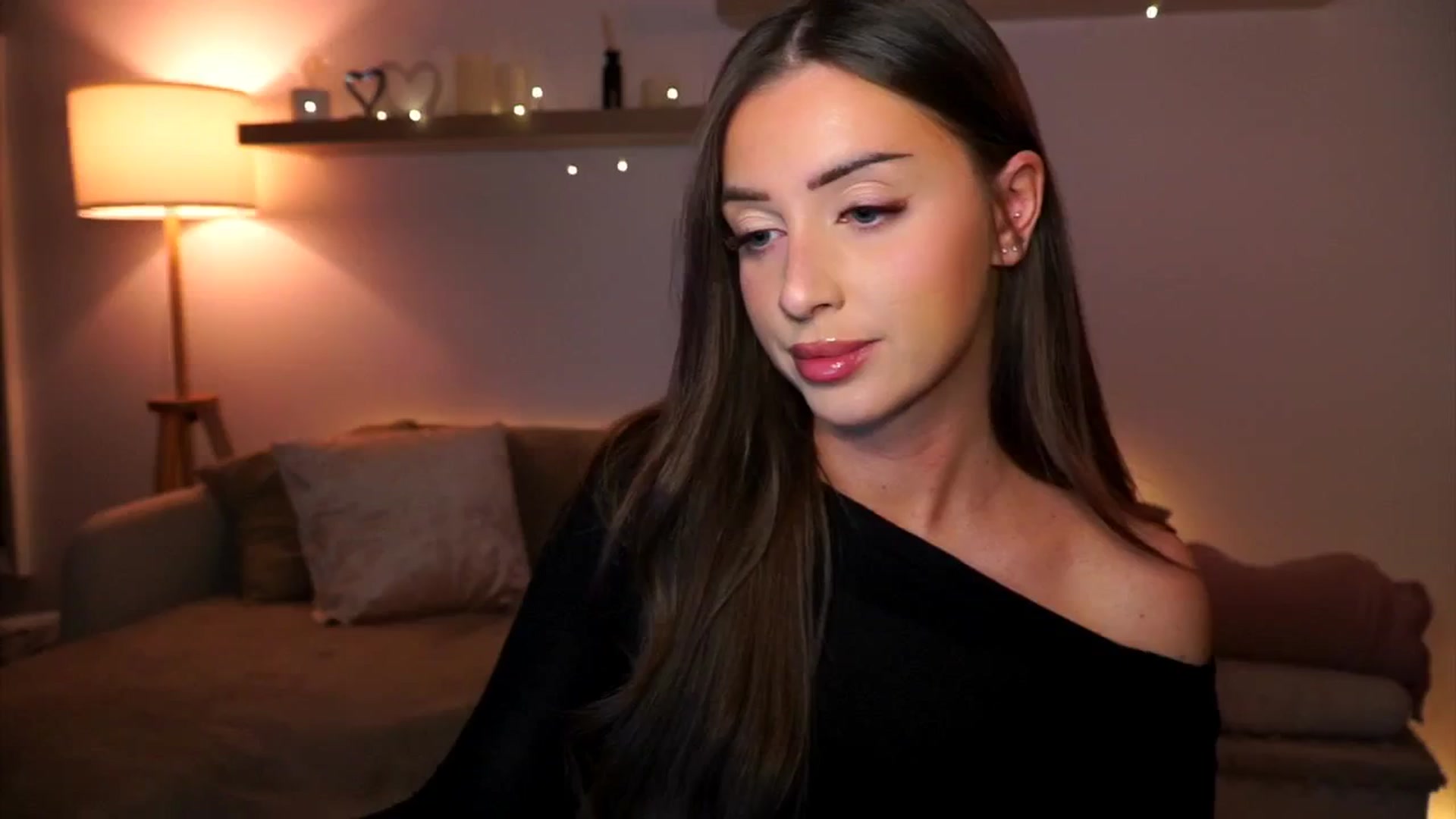 Gallery image thumbnail from Its_Ana's myfreecams stream on, 11/12/2024, 21:22 image 18 of 20