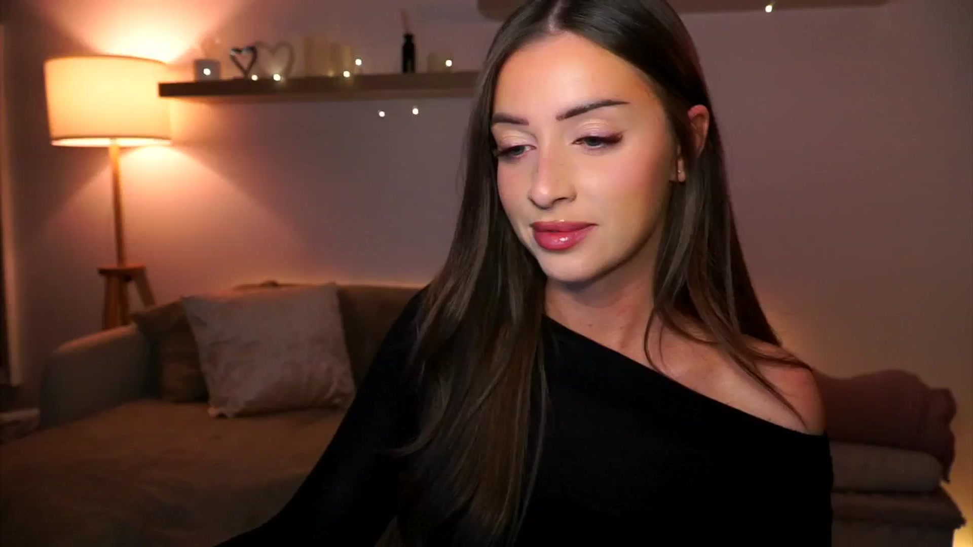 Gallery image thumbnail from Its_Ana's myfreecams stream on, 11/12/2024, 21:22 image 15 of 20
