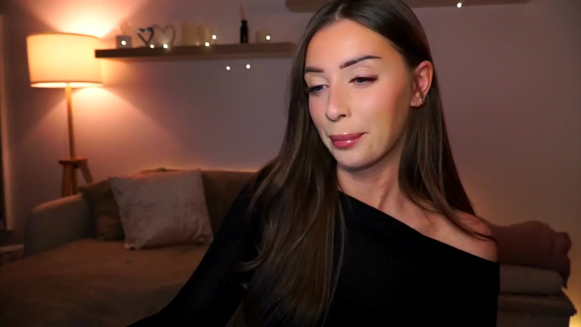 Gallery image thumbnail from Its_Ana's myfreecams stream on, 11/12/2024, 21:22 image 16 of 20
