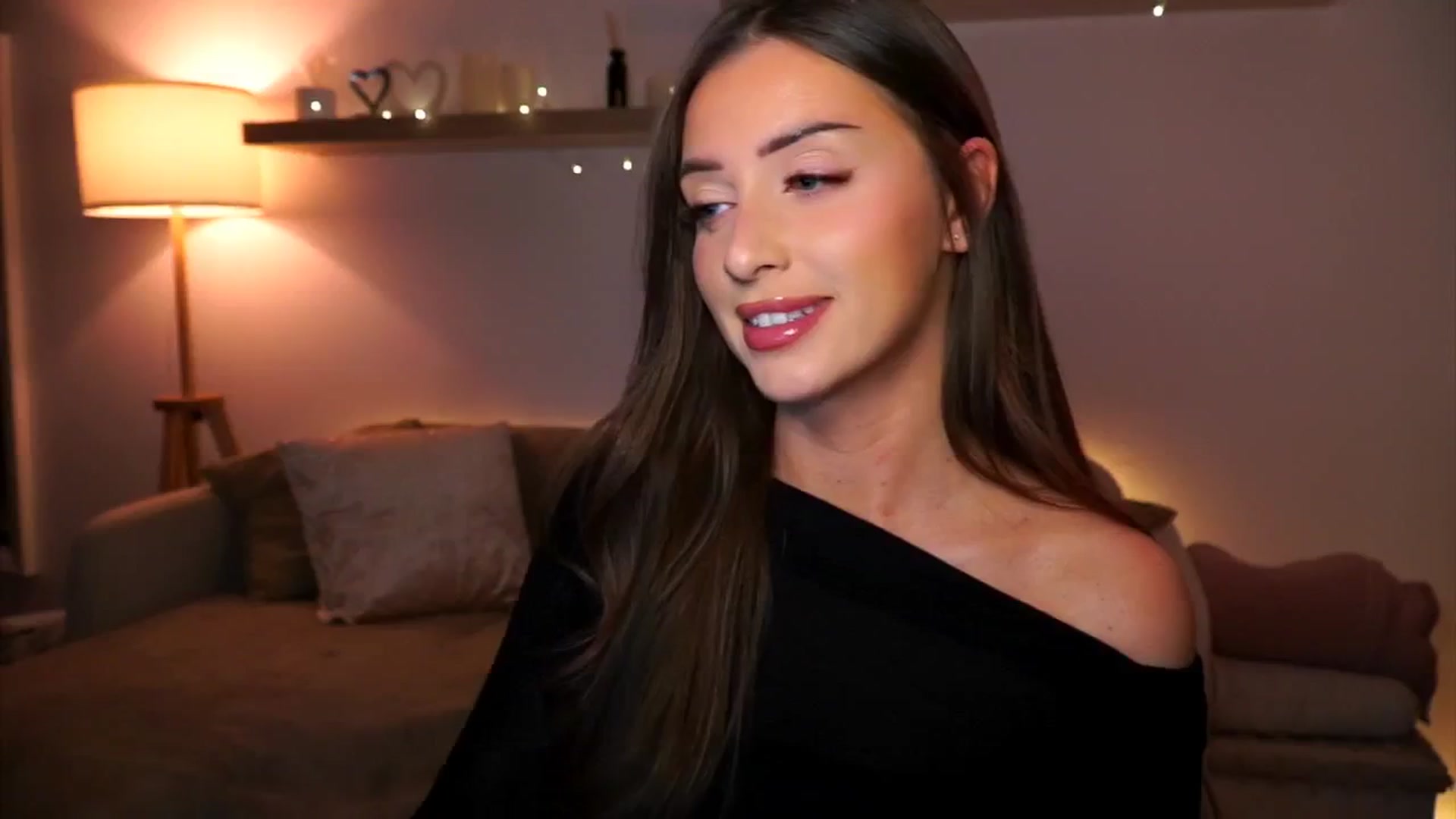 Gallery image thumbnail from Its_Ana's myfreecams stream on, 11/12/2024, 21:22 image 14 of 20