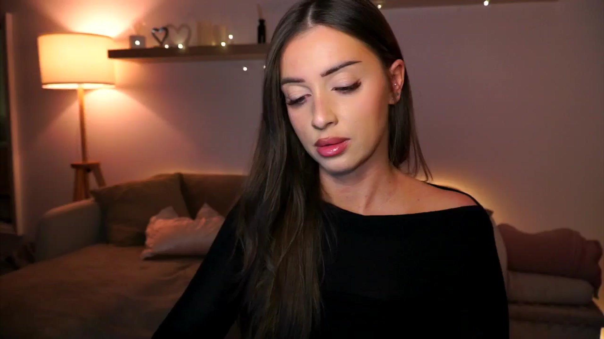 Gallery image thumbnail from Its_Ana's myfreecams stream on, 11/12/2024, 22:54 image 19 of 20