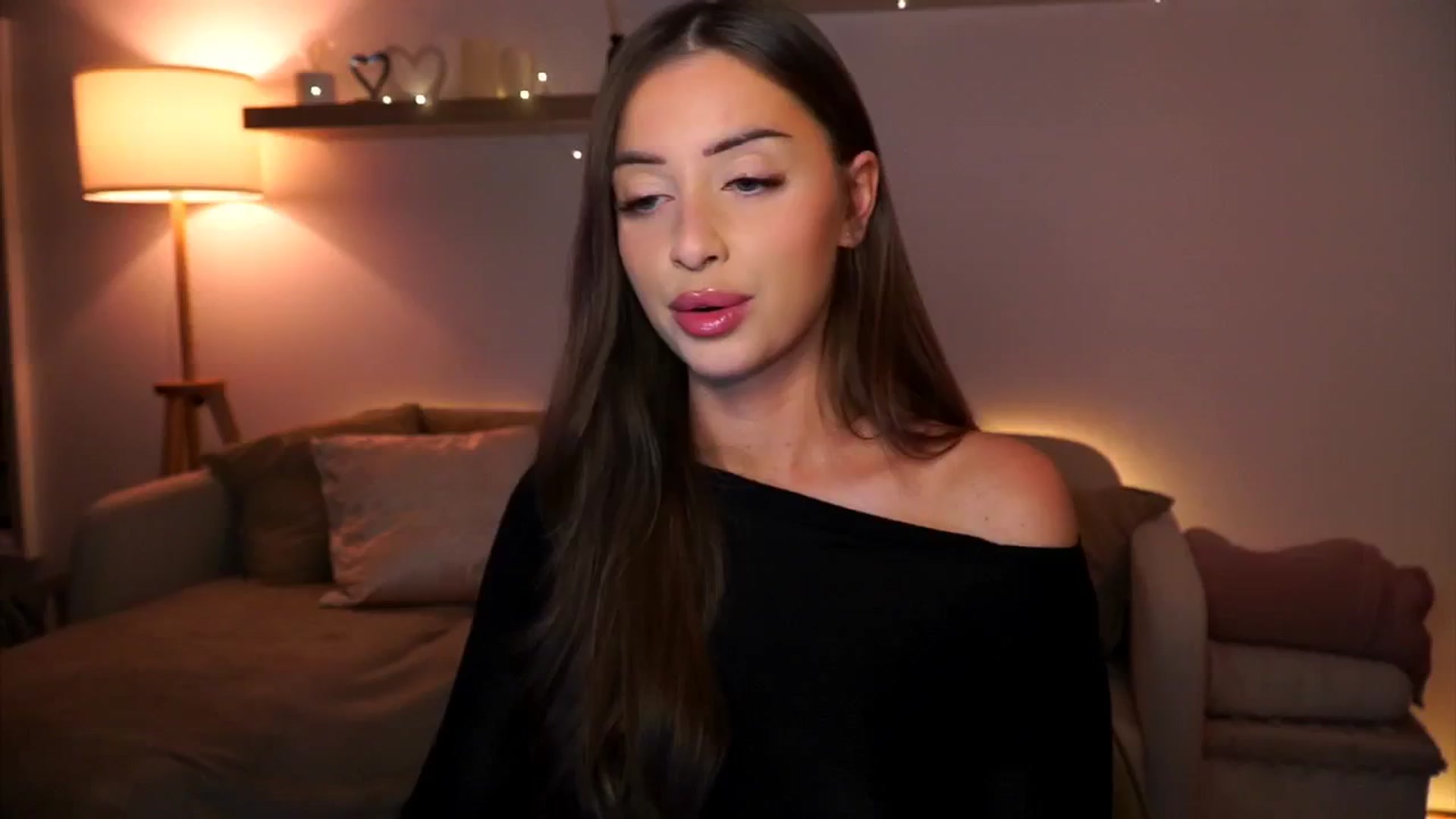 Gallery image thumbnail from Its_Ana's myfreecams stream on, 11/12/2024, 22:54 image 3 of 20
