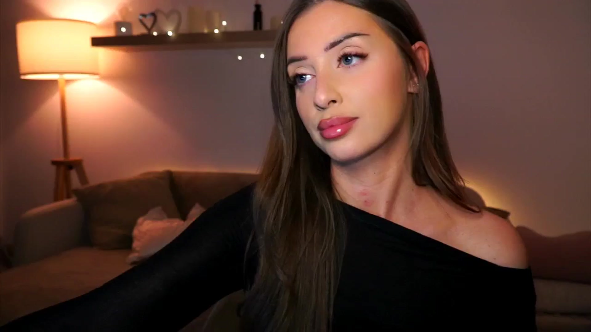 Gallery image thumbnail from Its_Ana's myfreecams stream on, 11/12/2024, 22:54 image 17 of 20