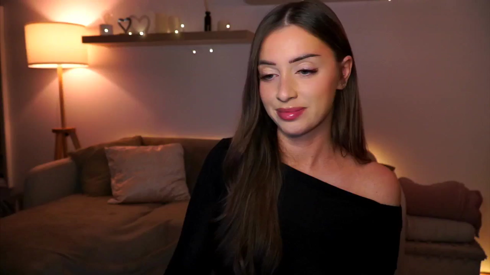 Gallery image thumbnail from Its_Ana's myfreecams stream on, 11/12/2024, 22:54 image 2 of 20