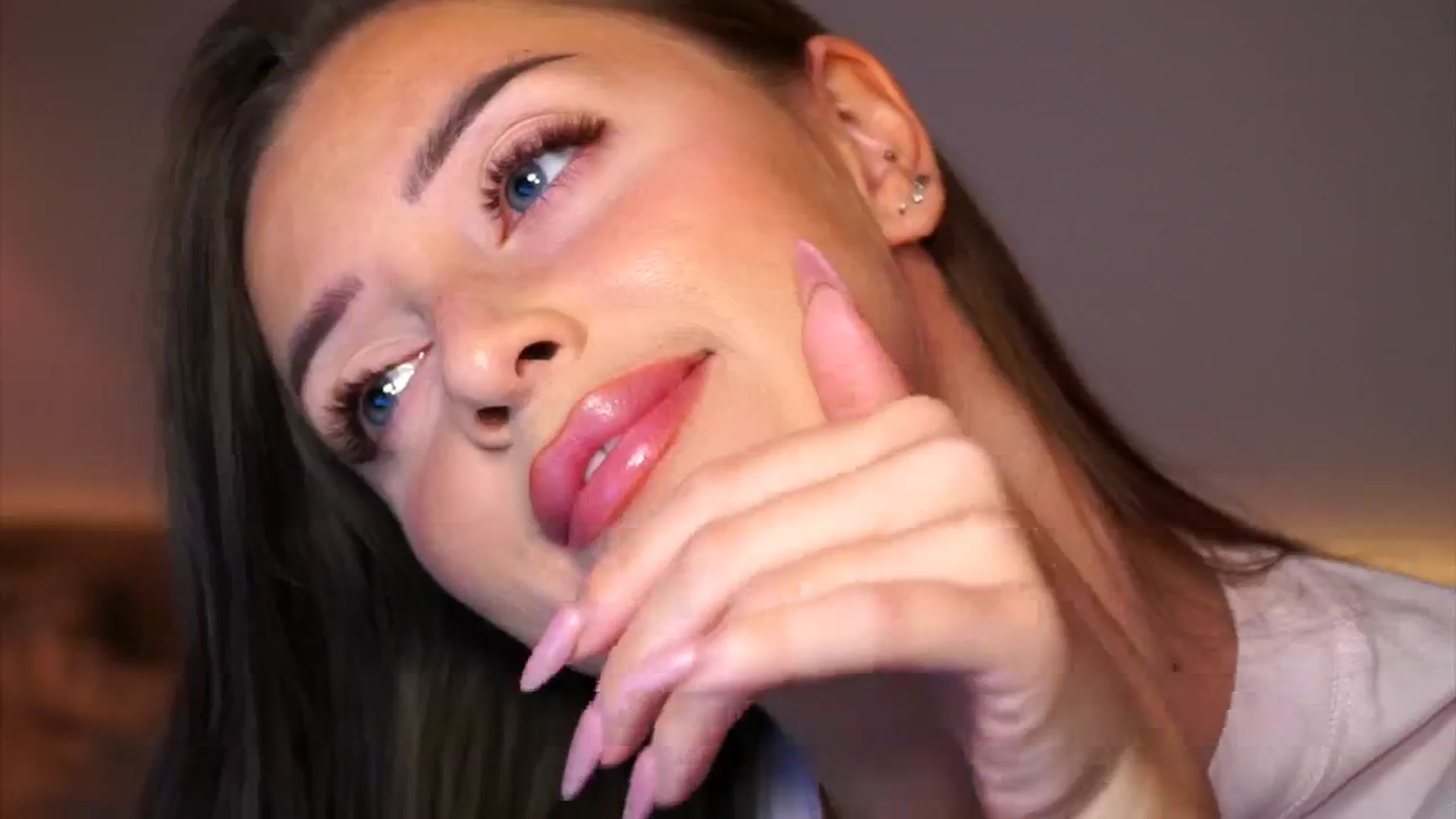 Gallery image thumbnail from Its_Ana's myfreecams stream on, 11/15/2024, 23:35 image 14 of 20