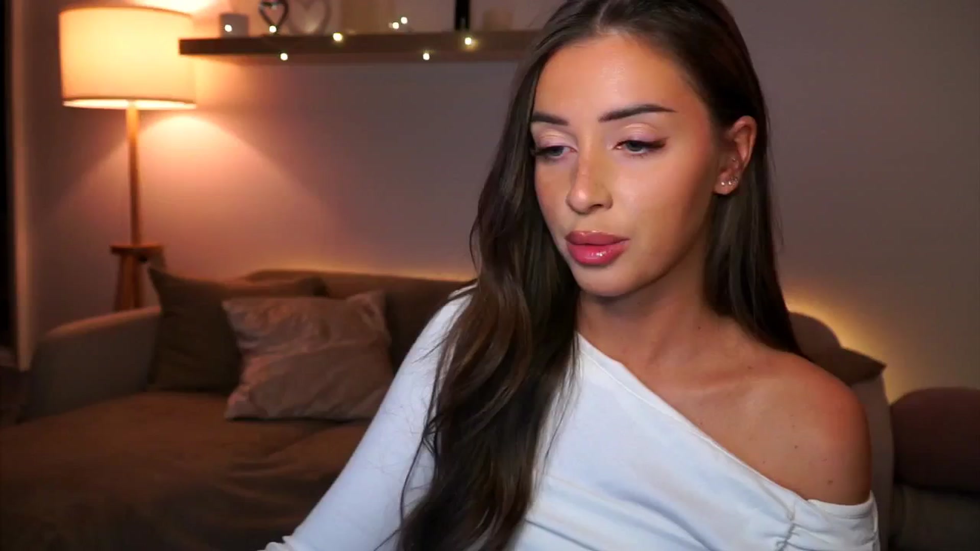 Gallery image thumbnail from Its_Ana's myfreecams stream on, 11/17/2024, 23:56 image 13 of 20