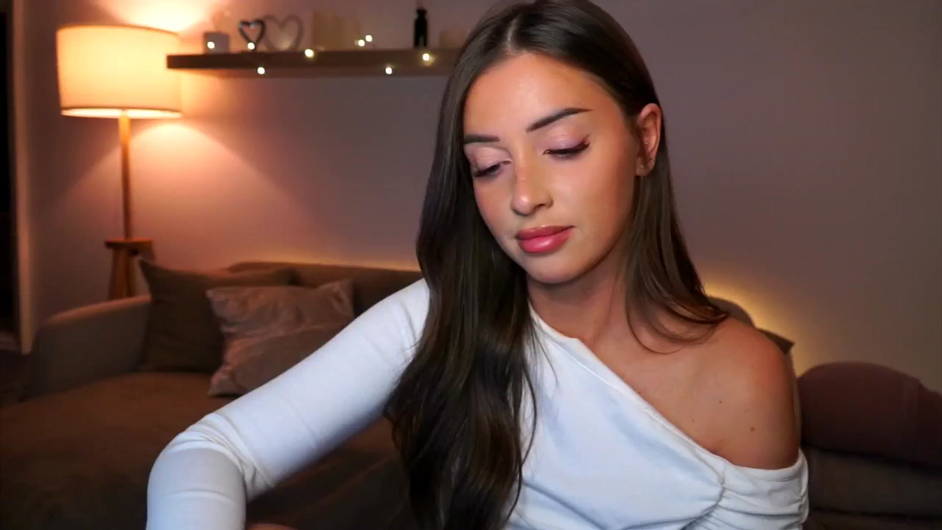 Gallery image thumbnail from Its_Ana's myfreecams stream on, 11/17/2024, 23:56 image 10 of 20