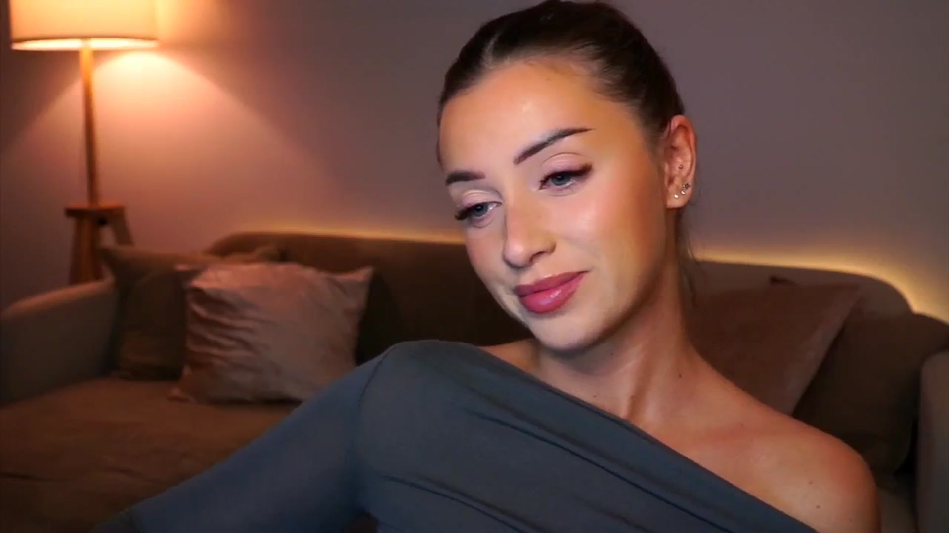 Gallery image thumbnail from Its_Ana's myfreecams stream on, 11/20/2024, 22:30 image 7 of 20