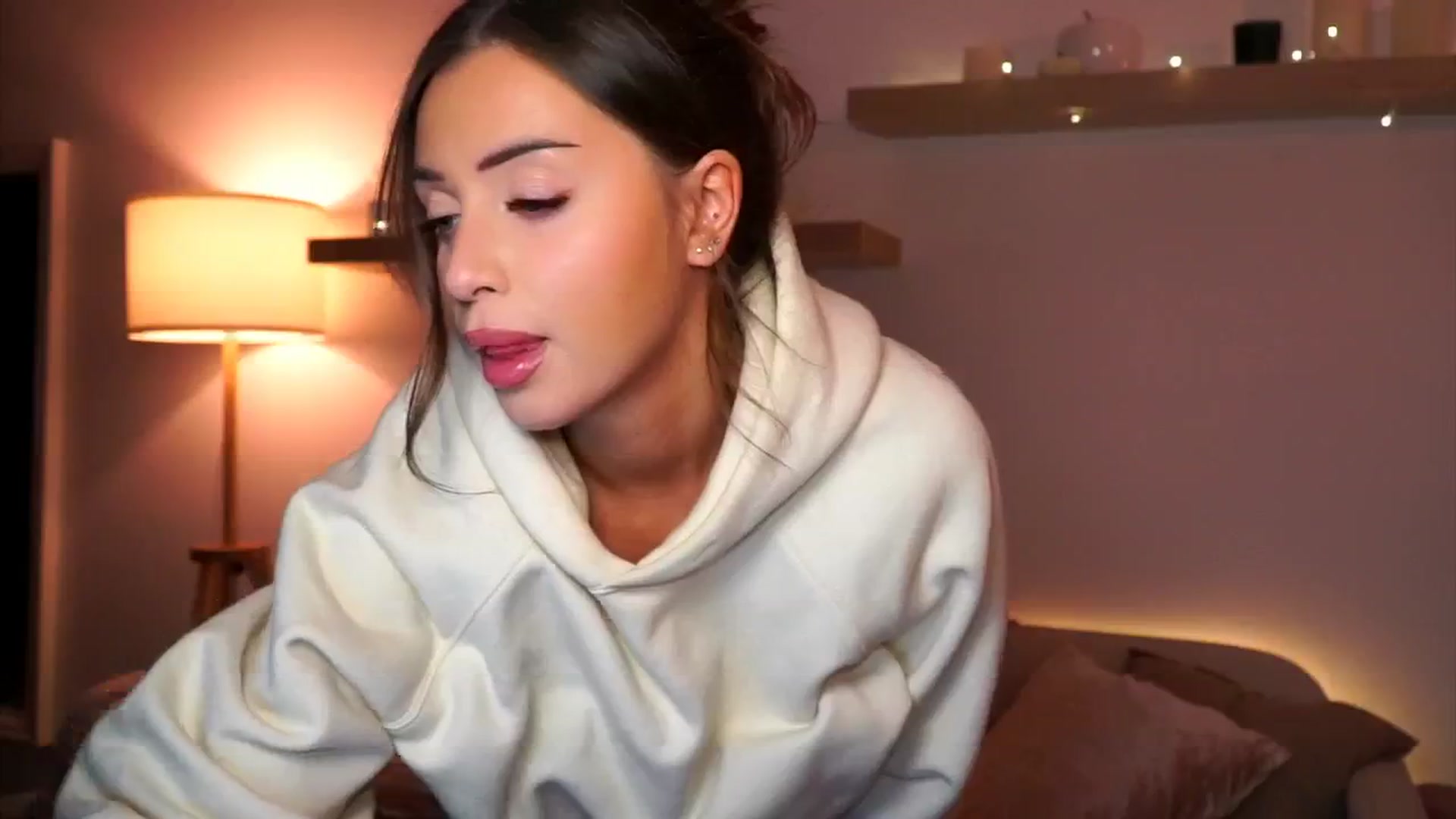 Gallery image thumbnail from Its_Ana's myfreecams stream on, 11/21/2024, 23:44 image 16 of 20