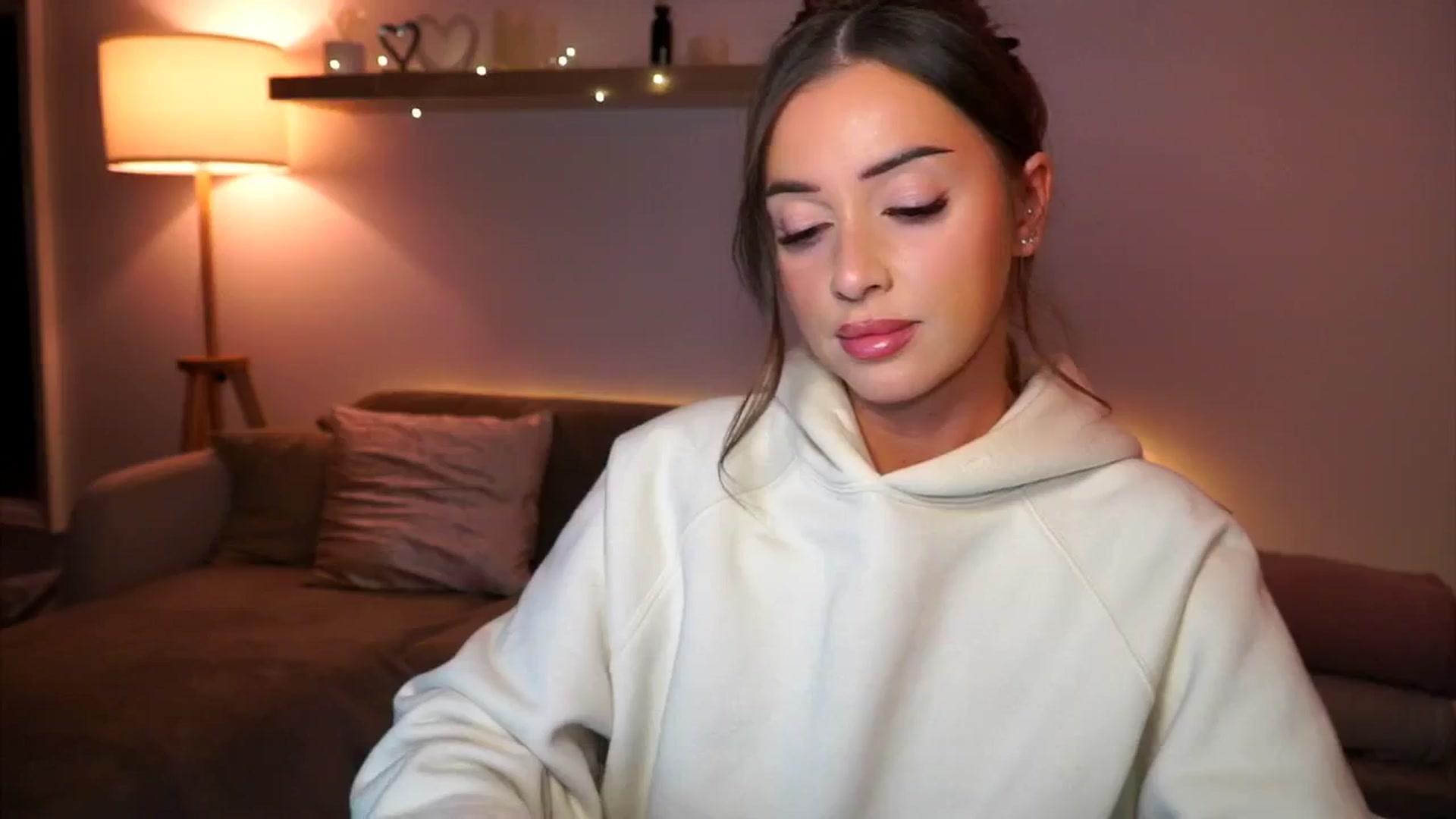 Gallery image thumbnail from Its_Ana's myfreecams stream on, 11/21/2024, 23:44 image 8 of 20