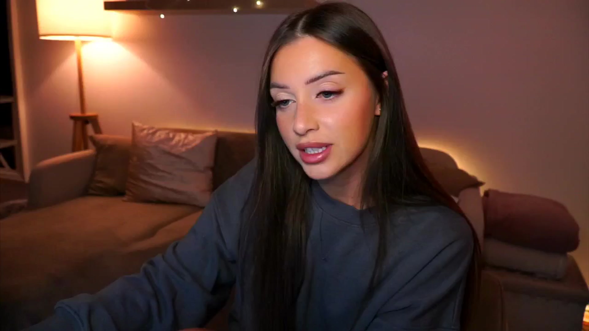 Gallery image thumbnail from Its_Ana's myfreecams stream on, 11/23/2024, 22:36 image 2 of 20