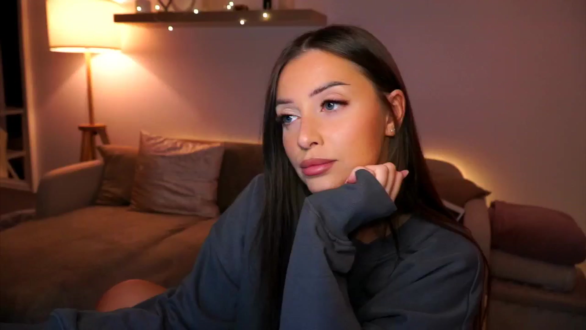 Gallery image thumbnail from Its_Ana's myfreecams stream on, 11/23/2024, 22:36 image 15 of 20