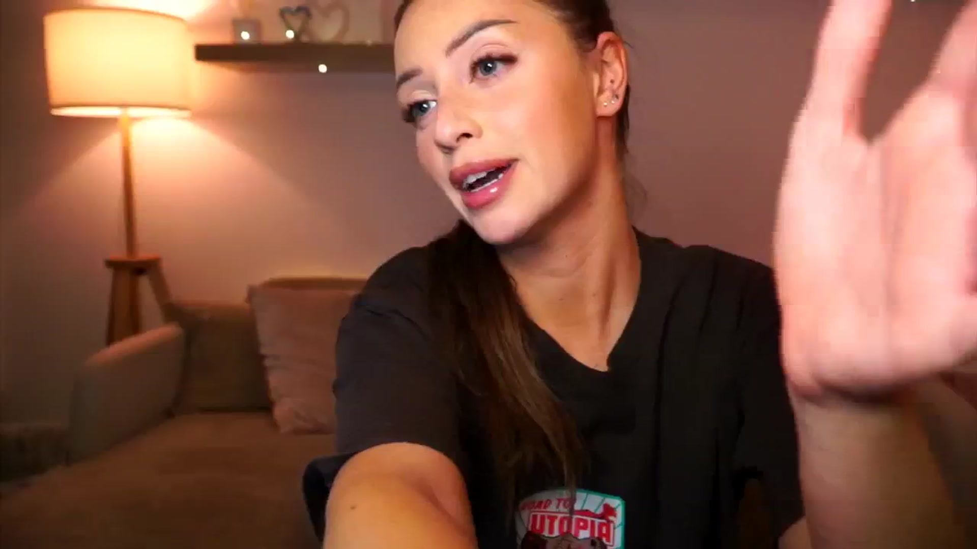 Gallery image thumbnail from Its_Ana's myfreecams stream on, 11/30/2024, 22:14 image 15 of 20