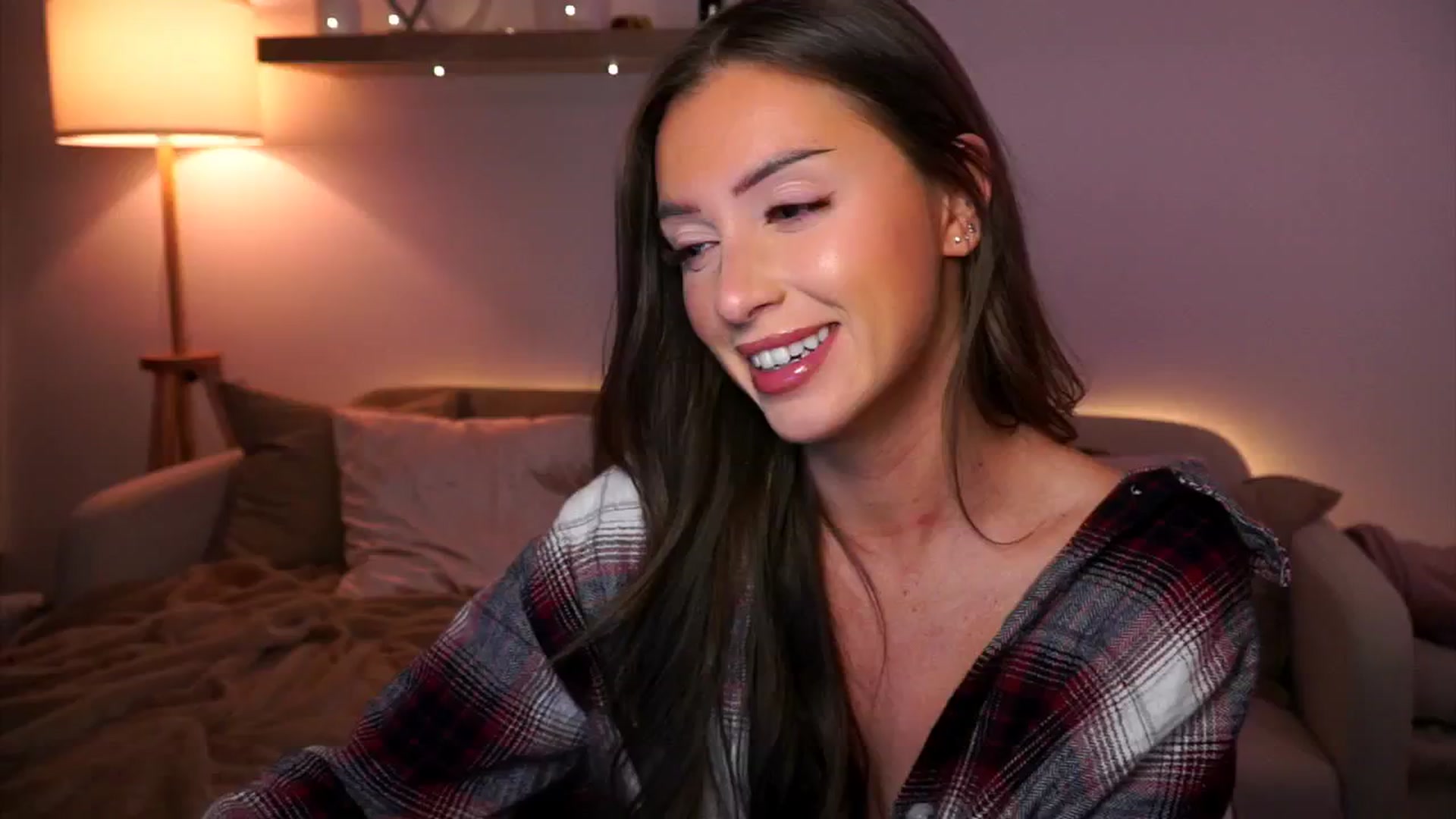 Gallery image thumbnail from Its_Ana's myfreecams stream on, 12/03/2024, 21:44 image 16 of 20