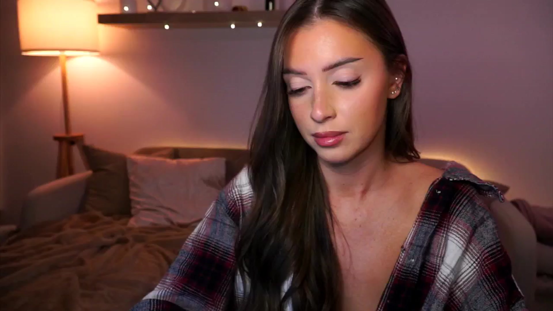 Gallery image thumbnail from Its_Ana's myfreecams stream on, 12/03/2024, 21:44 image 18 of 20