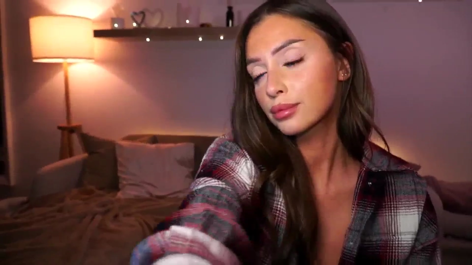 Gallery image thumbnail from Its_Ana's myfreecams stream on, 12/03/2024, 23:03 image 5 of 20