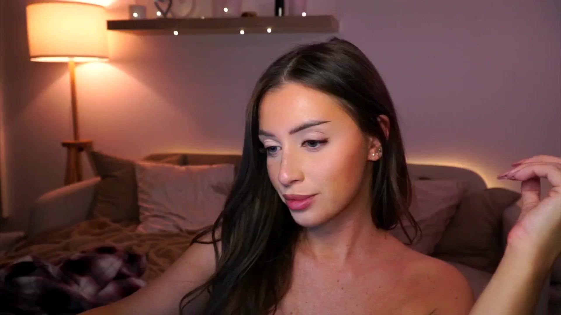 Gallery image thumbnail from Its_Ana's myfreecams stream on, 12/03/2024, 23:03 image 11 of 20