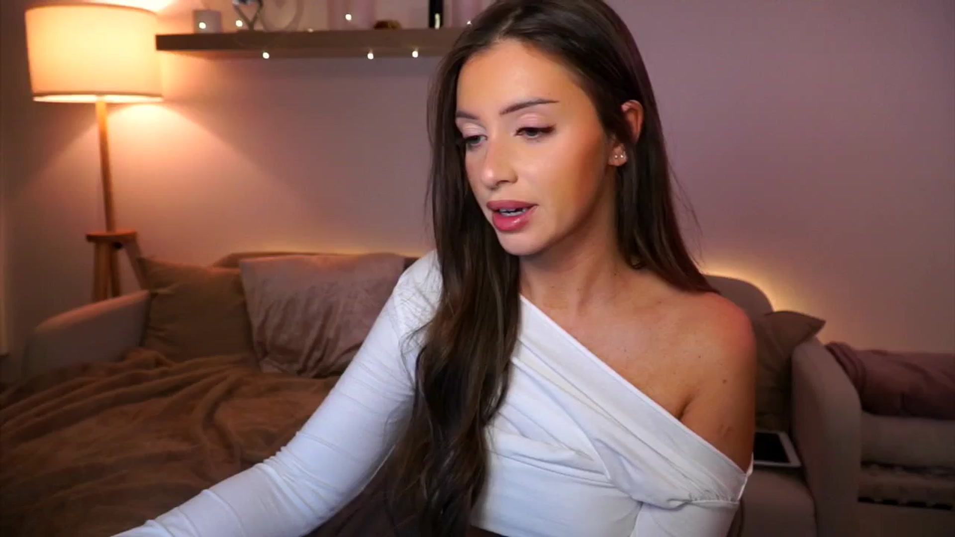 Gallery image thumbnail from Its_Ana's myfreecams stream on, 12/04/2024, 23:01 image 14 of 20