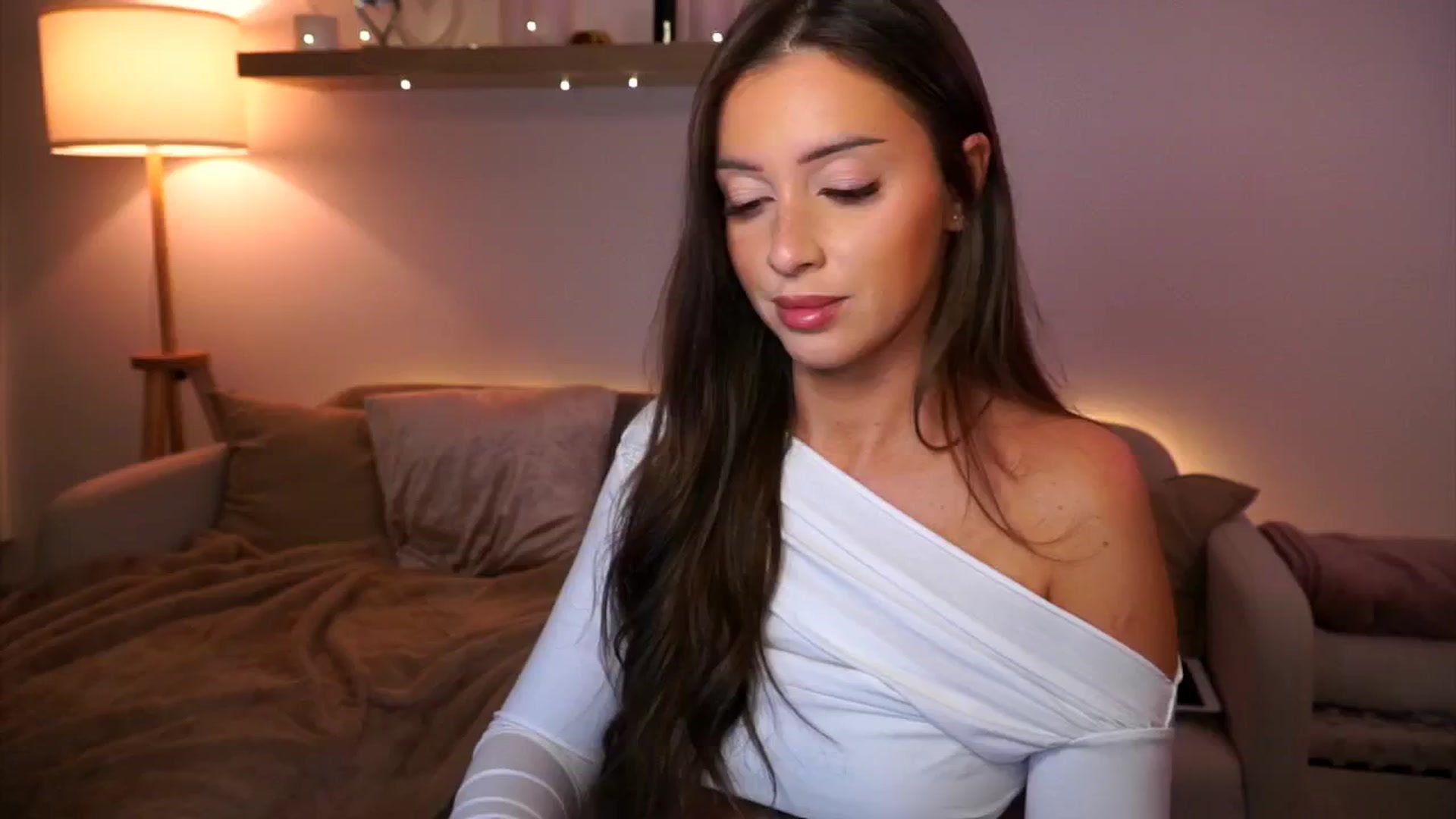 Gallery image thumbnail from Its_Ana's myfreecams stream on, 12/04/2024, 23:01 image 15 of 20
