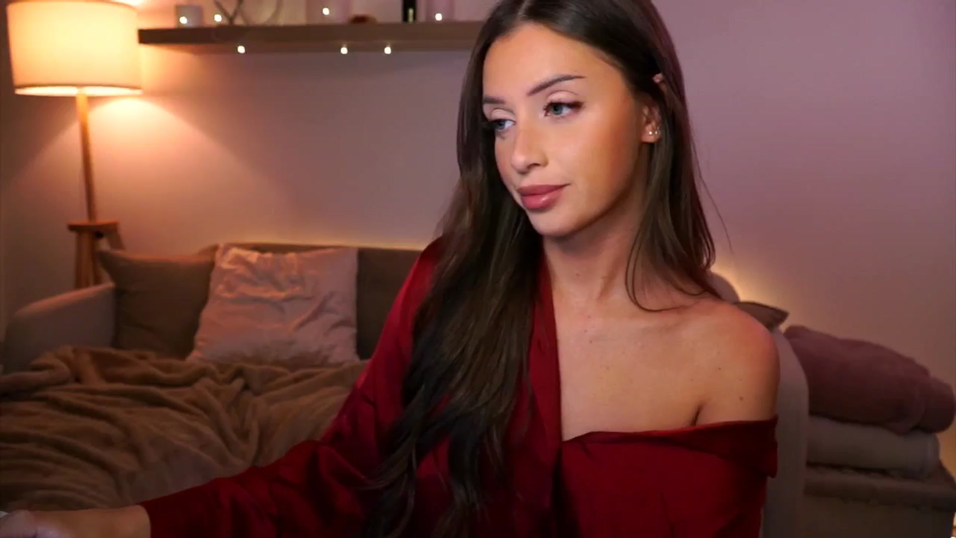 Gallery image thumbnail from Its_Ana's myfreecams stream on, 12/08/2024, 23:44 image 10 of 20